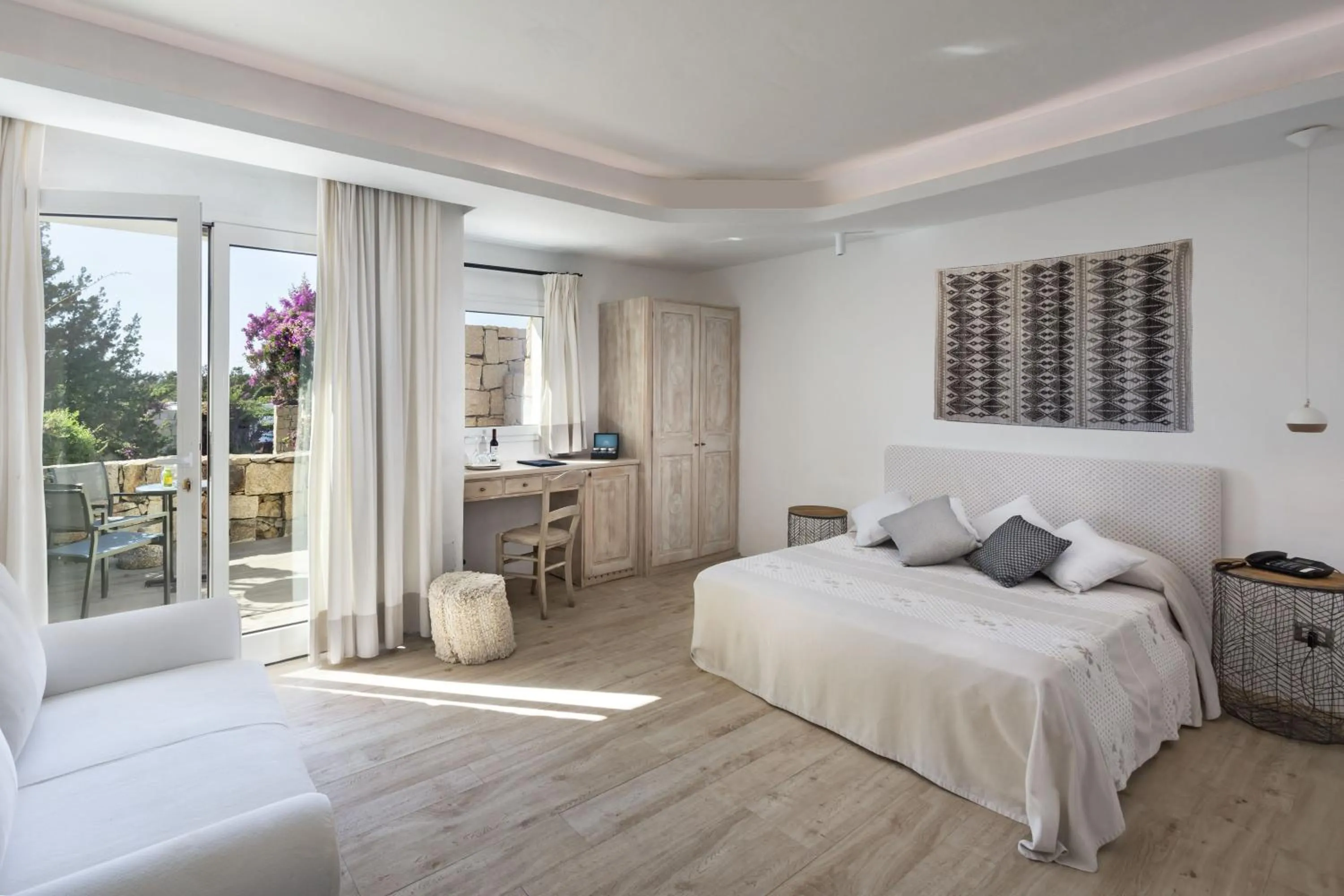 Bed in Hotel Grand Relais Dei Nuraghi