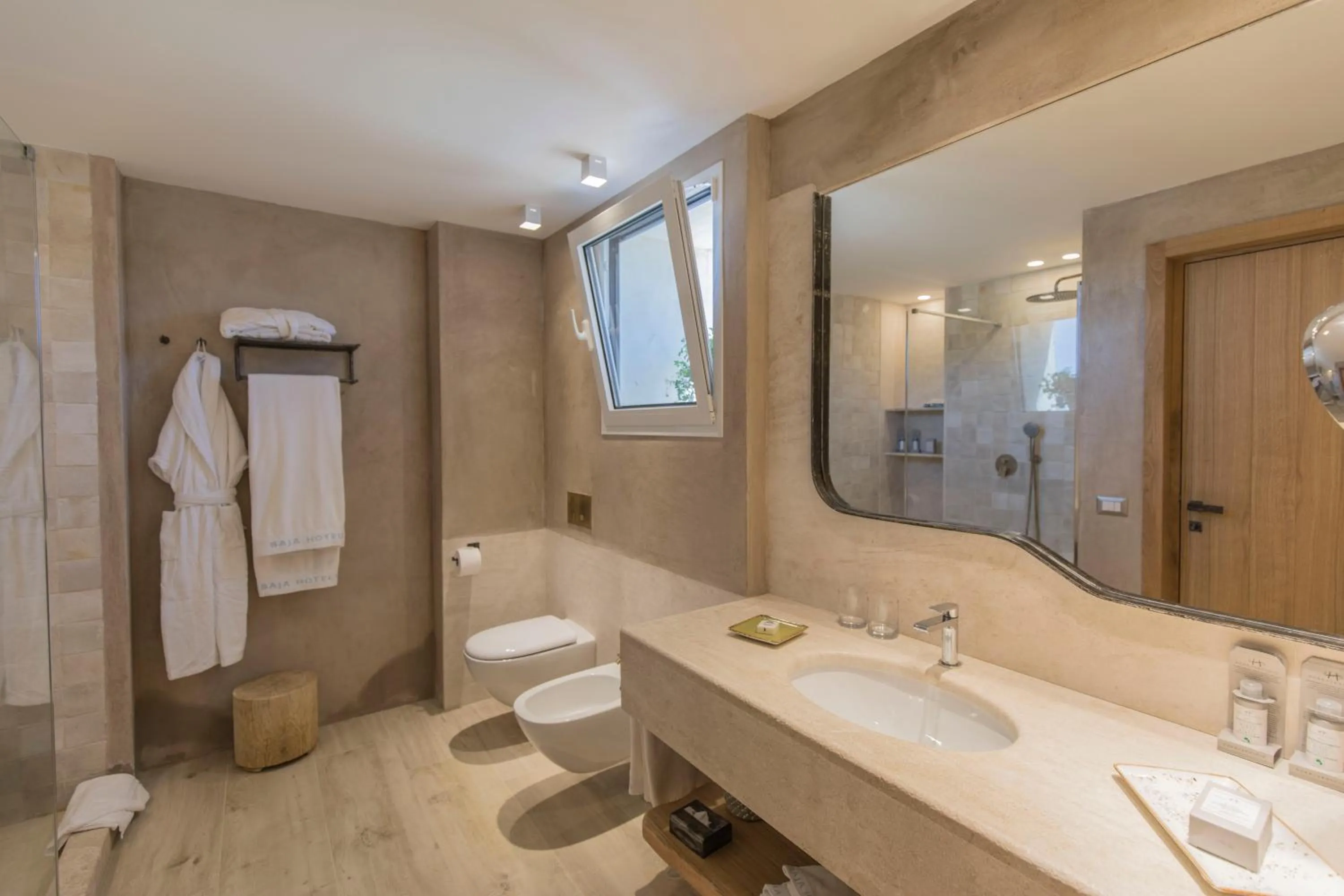 Shower in Hotel Grand Relais Dei Nuraghi