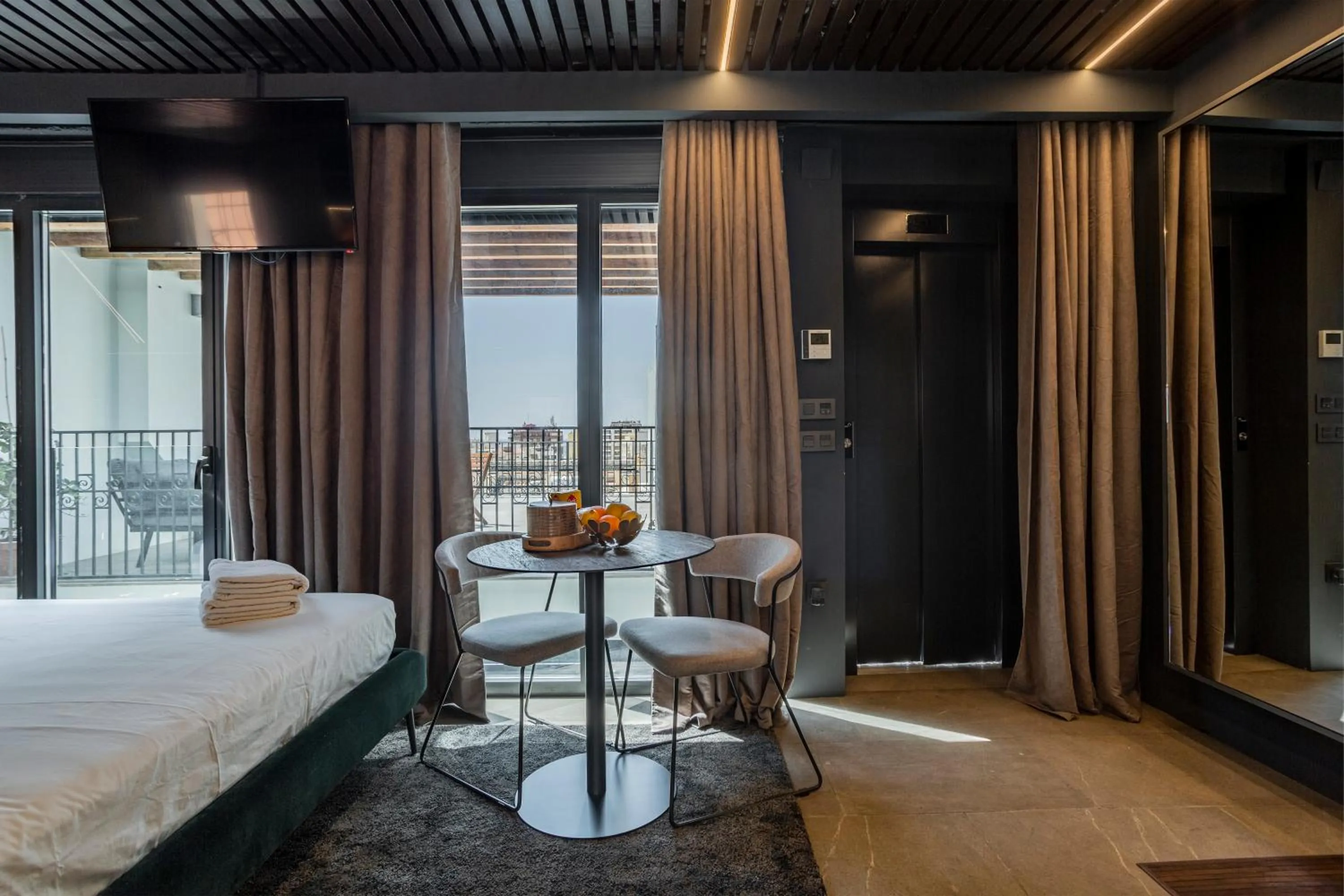 Dining area, Bed in Apartaestudios Evolution Luxury