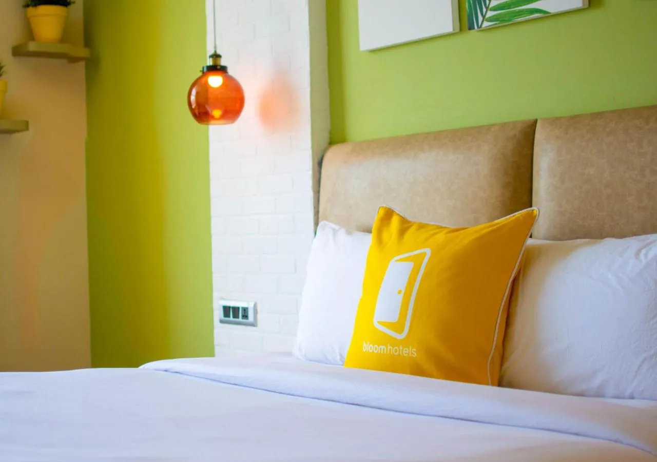 Bed in Bloom Hotel - Gachibowli