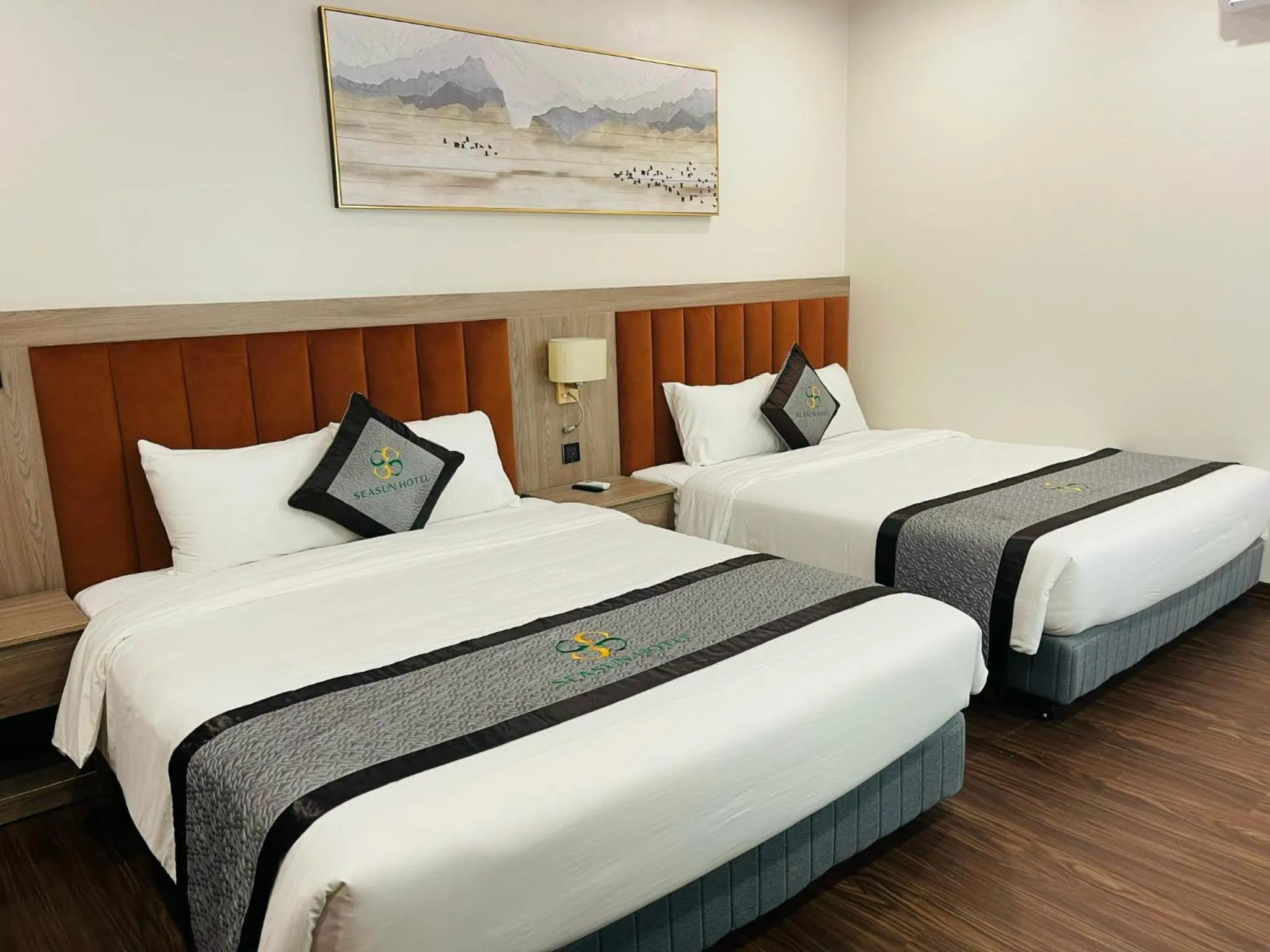 Bedroom, Bed in Ha Long Seasun Hotel