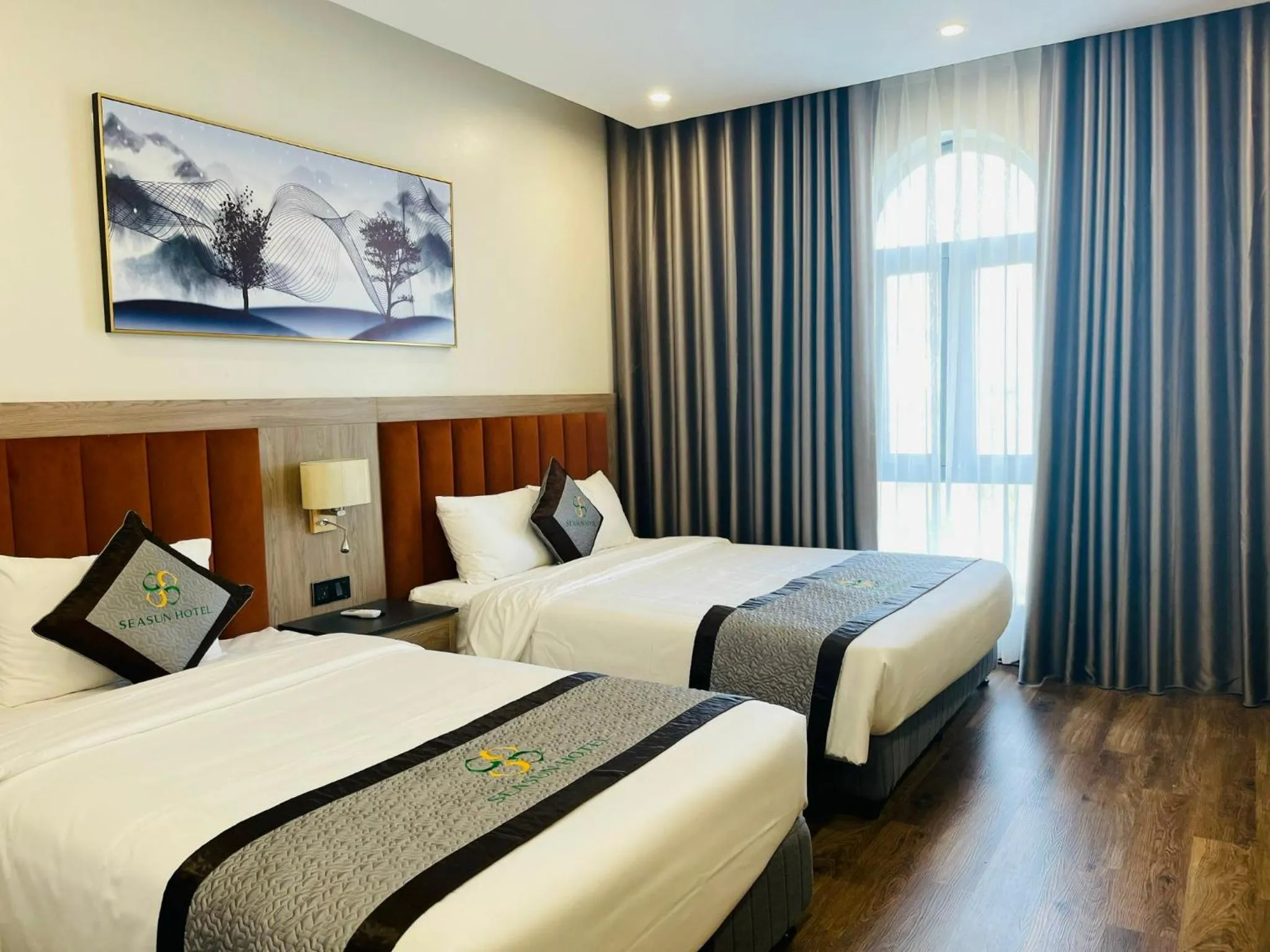 Bedroom, Bed in Ha Long Seasun Hotel