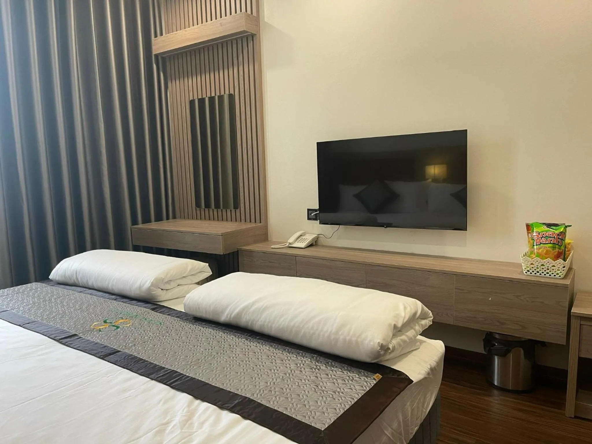 Bedroom, Bed in Ha Long Seasun Hotel