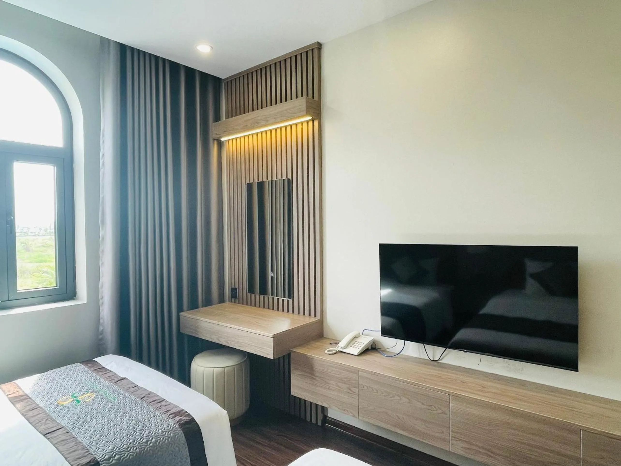 Bedroom, Bed in Ha Long Seasun Hotel