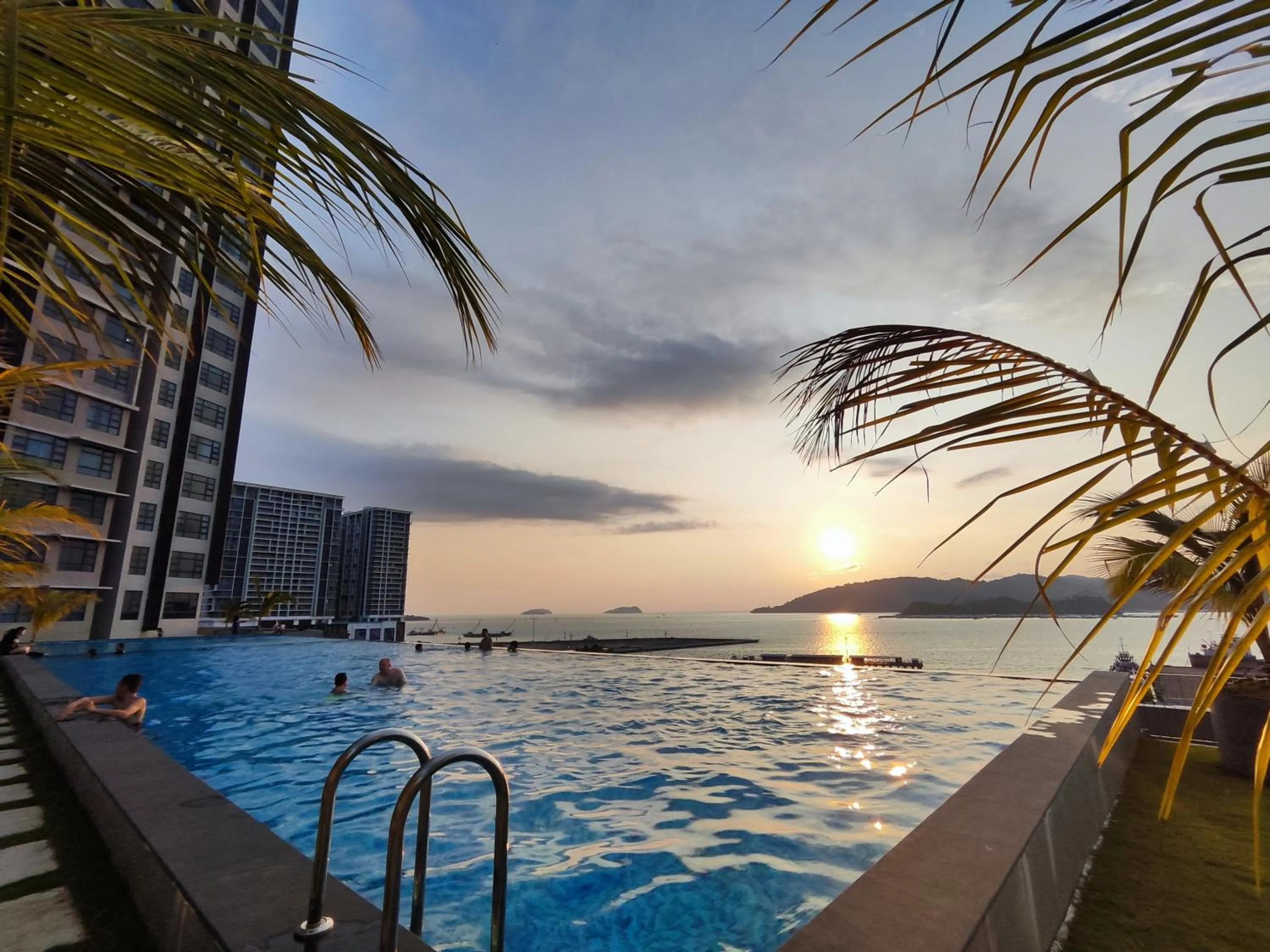 Swimming pool in Jesselton Quay Citypads