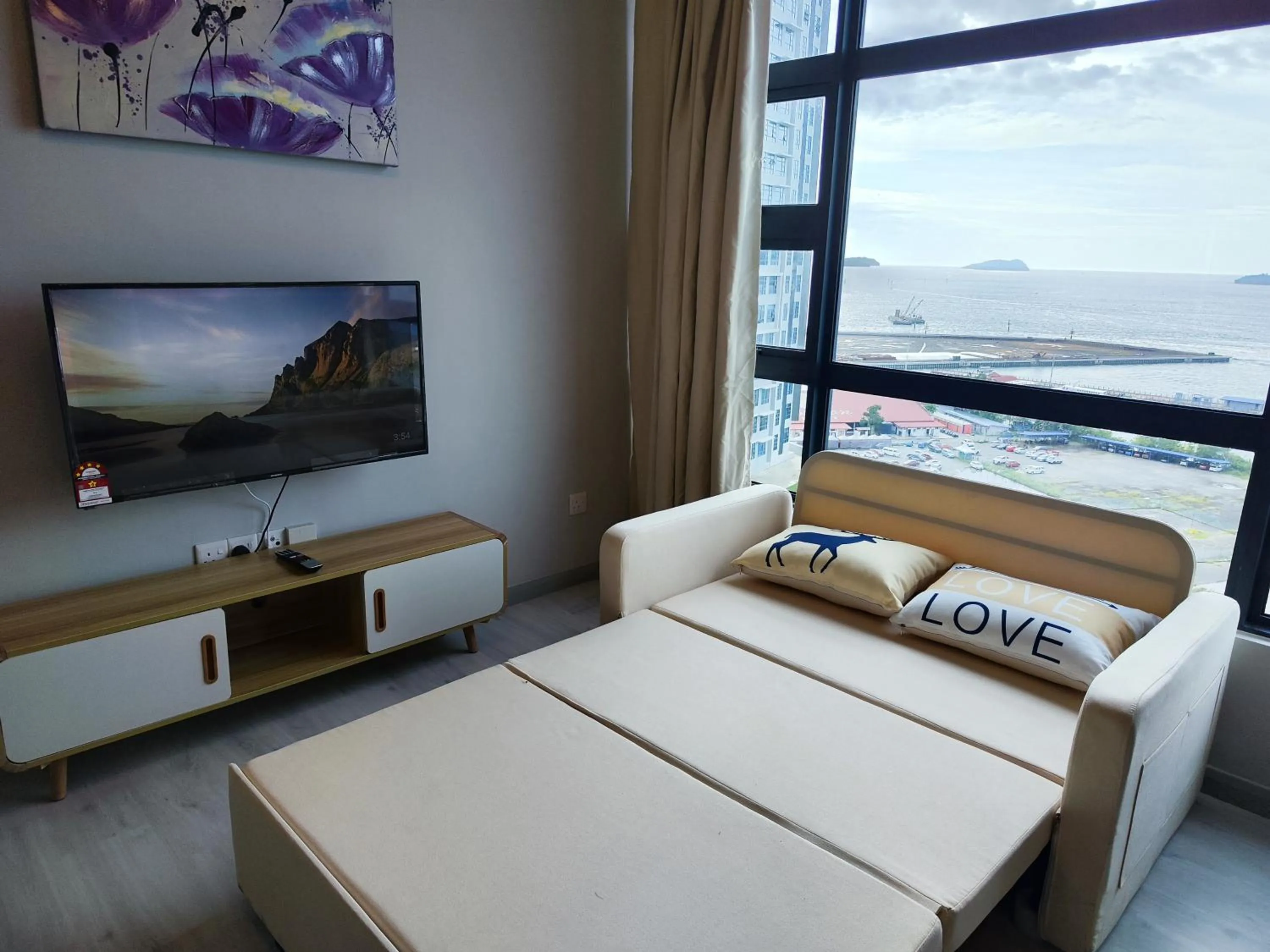 Bed in Jesselton Quay Citypads