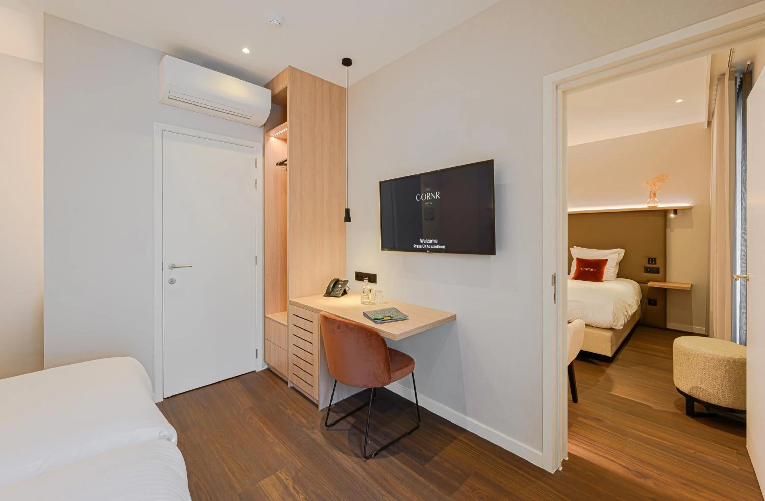 TV and multimedia, Bed in The CORNR Hotel