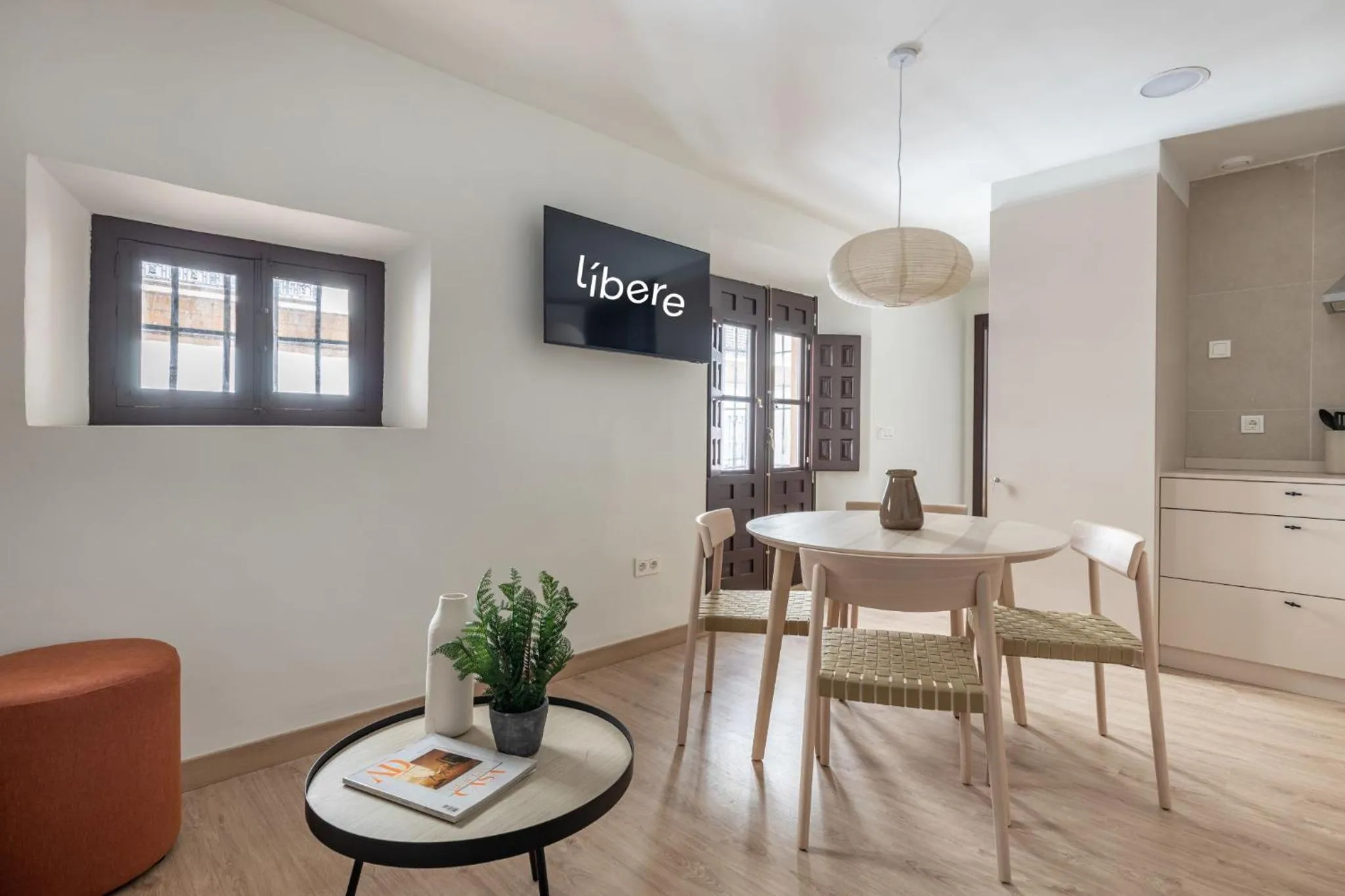 Dining area in Líbere Málaga la Merced