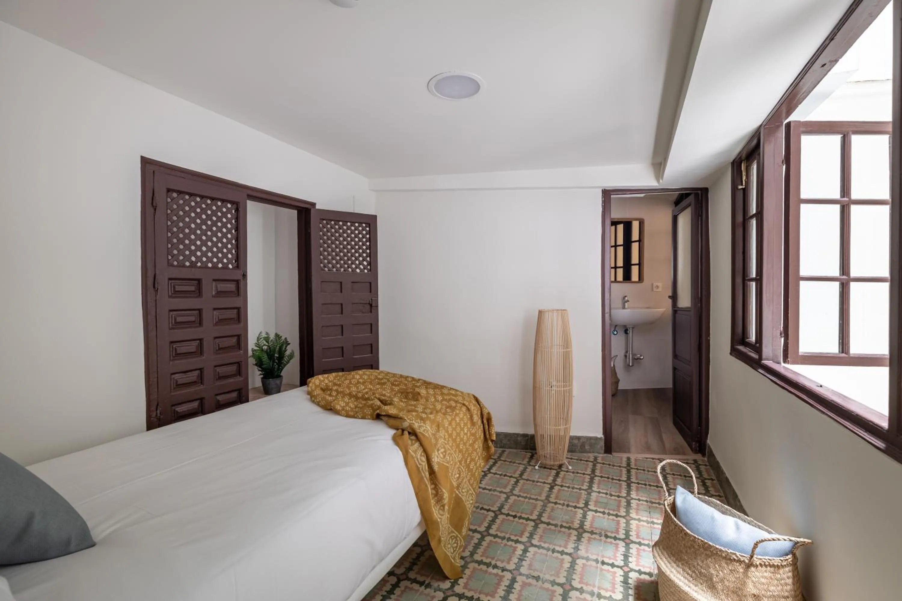 Photo of the whole room, Bed in Líbere Málaga la Merced