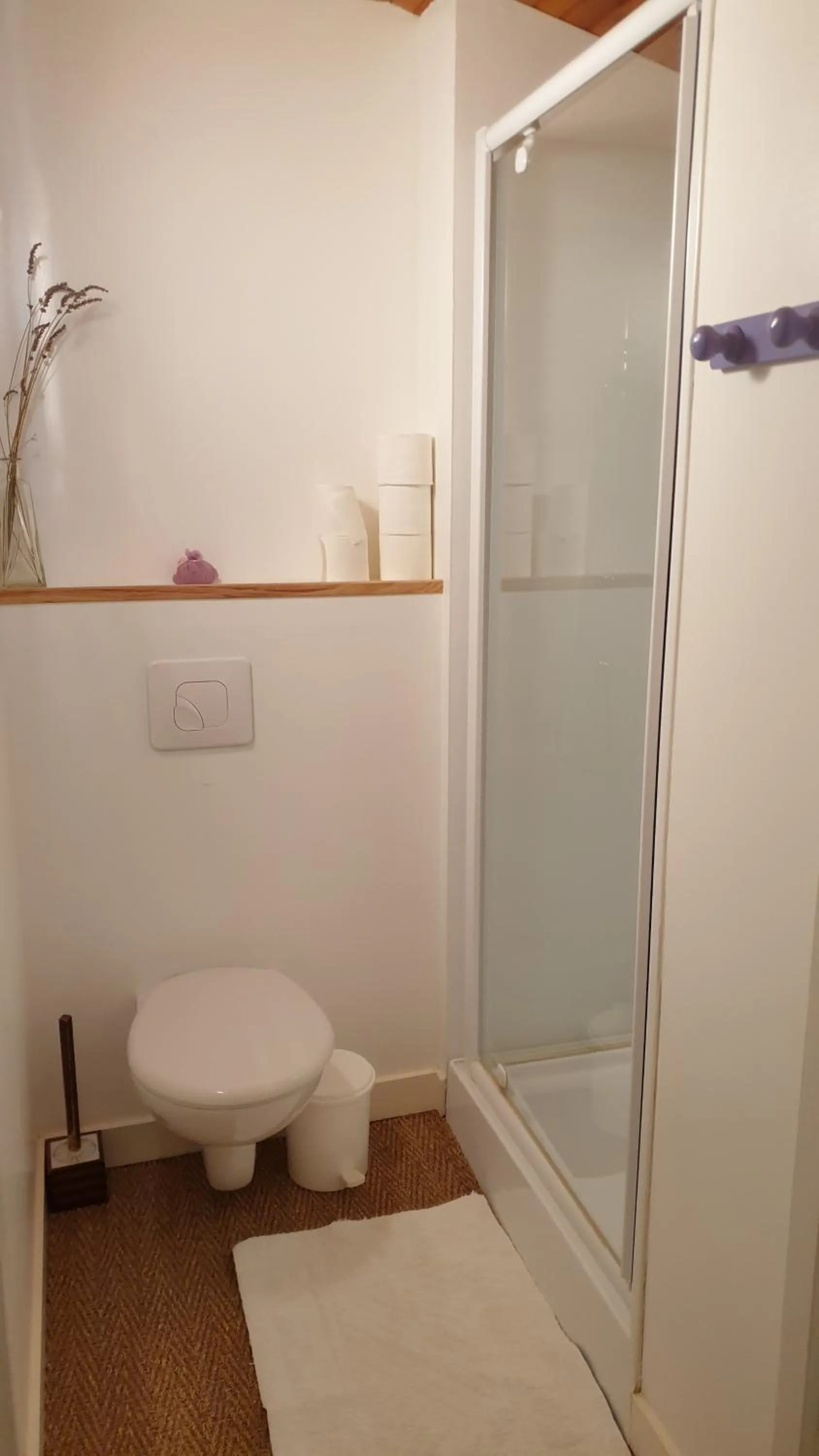 La Maison prés du ruisseau Chambre jaune