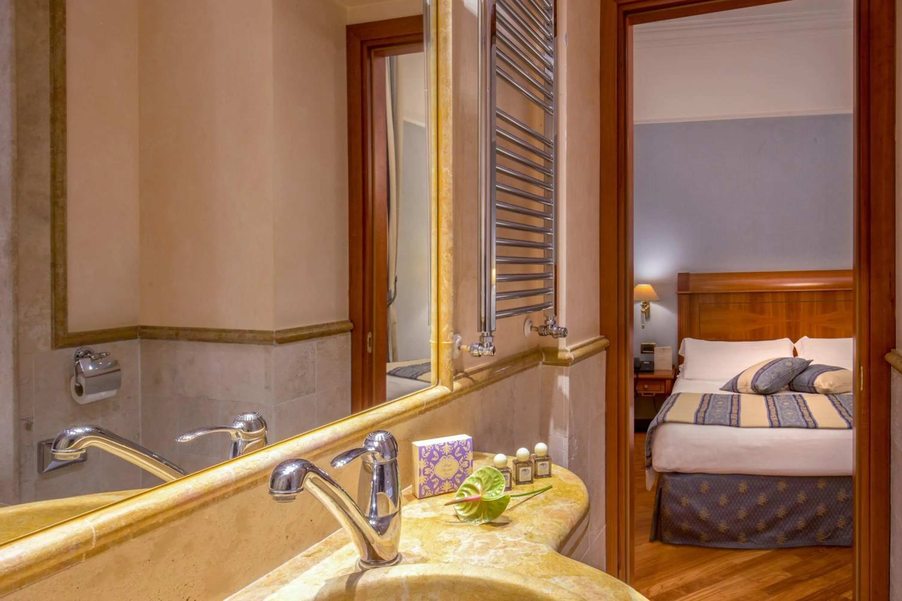 Bathroom, Bed in Albergo Ottocento