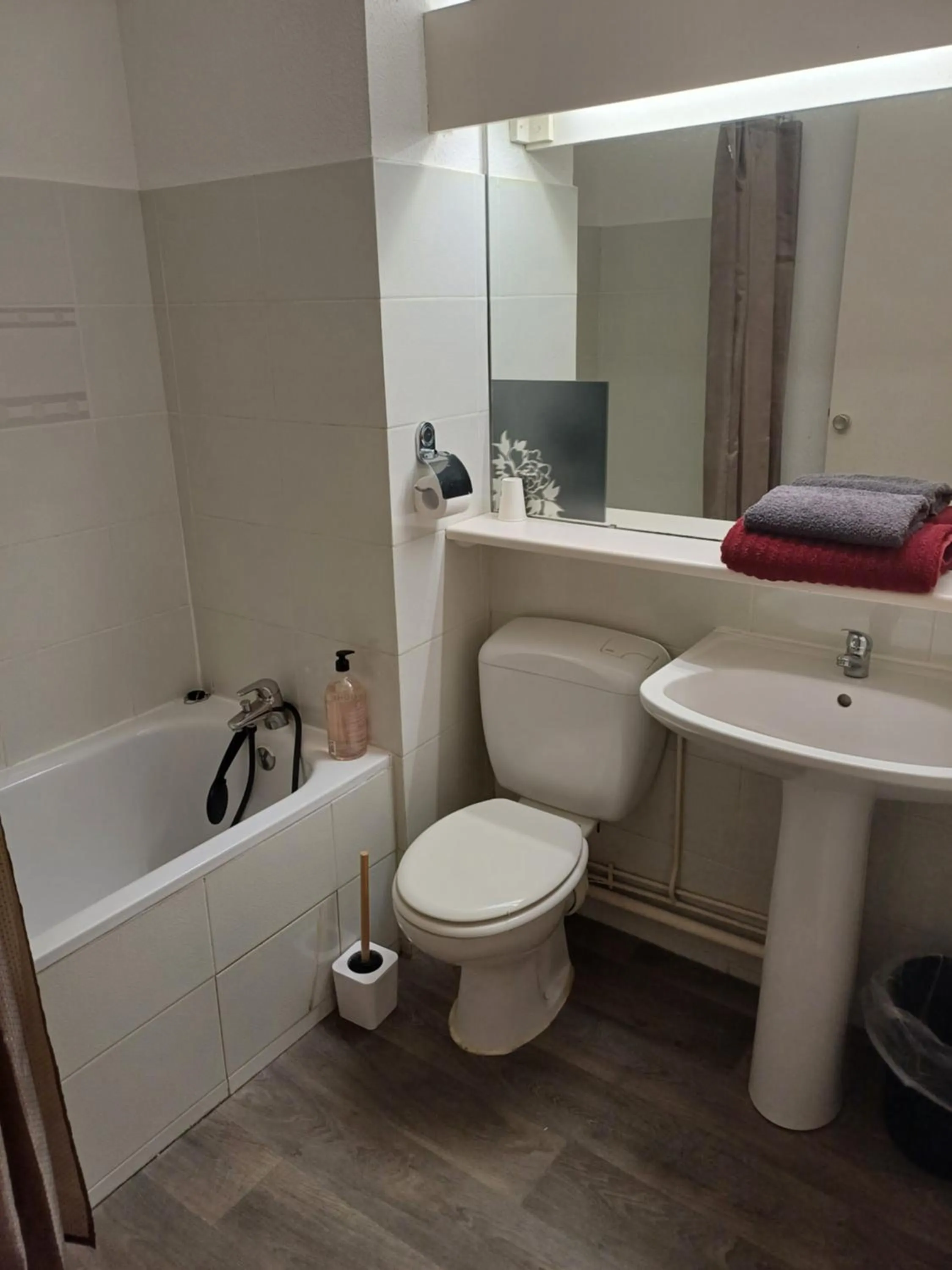 Shower in Bel Hotel Restaurant la Gentilhommière