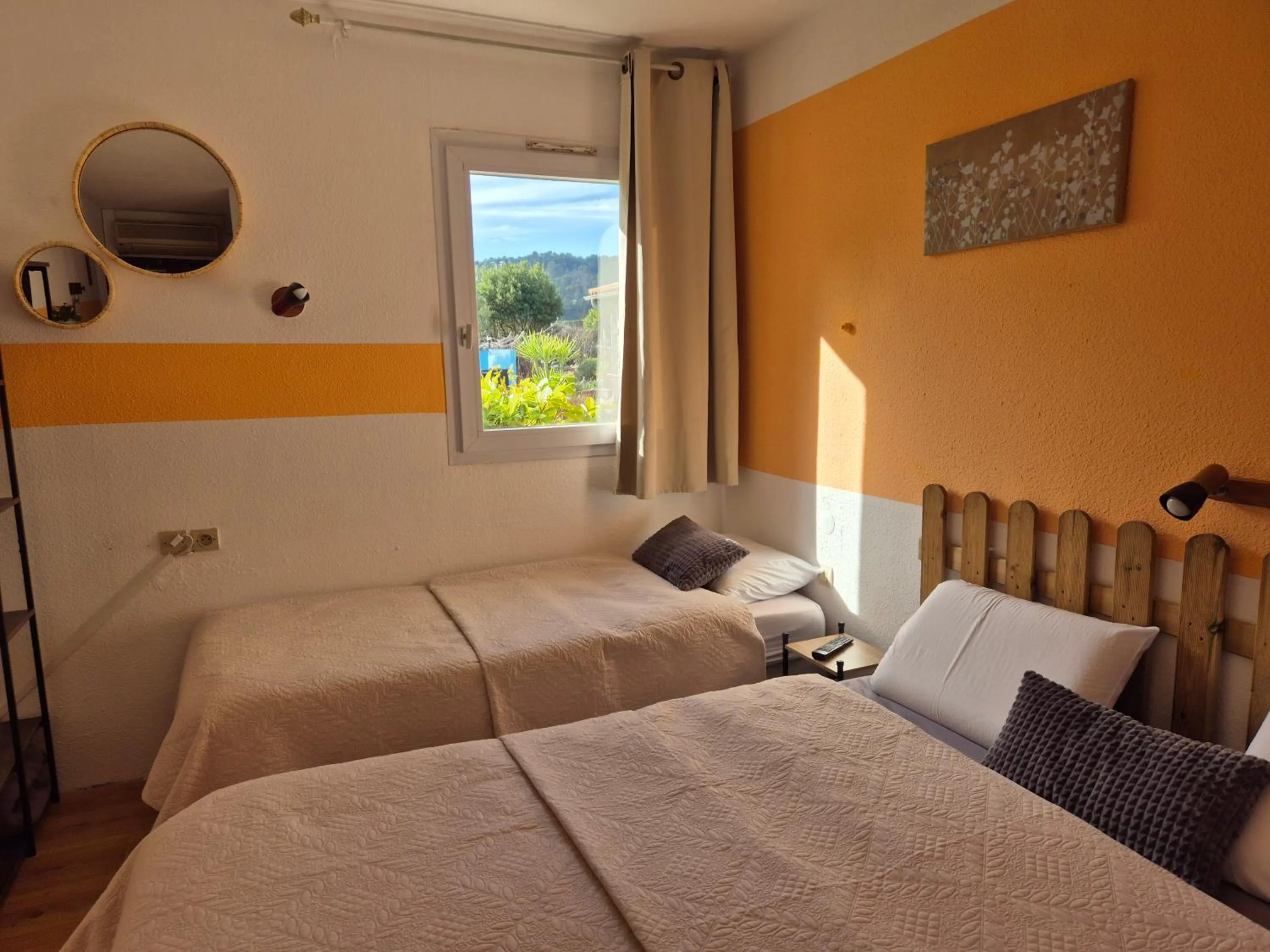 Bed in Bel Hotel Restaurant la Gentilhommière