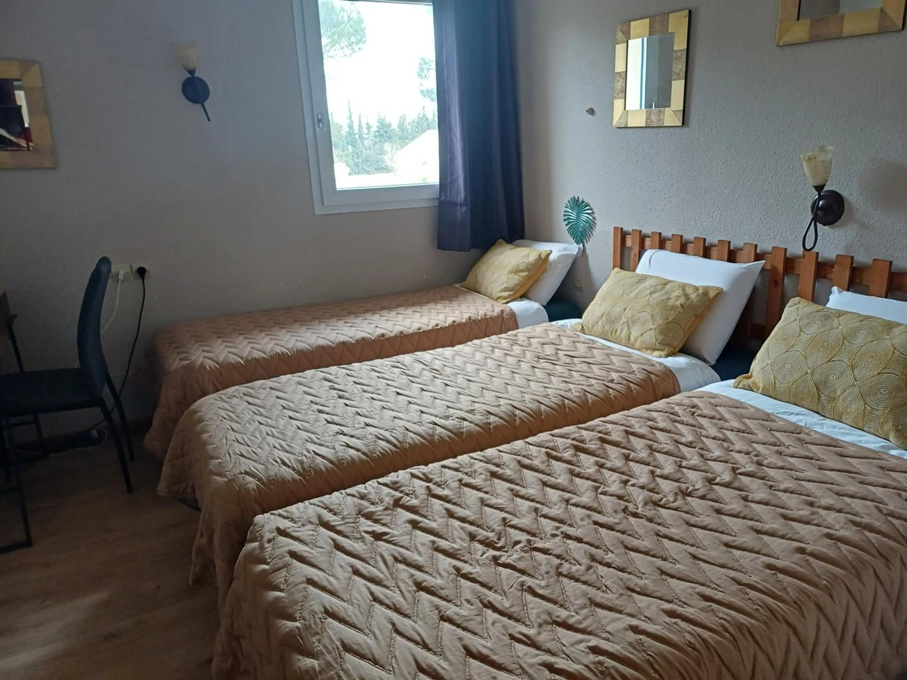 Bed in Bel Hotel Restaurant la Gentilhommière