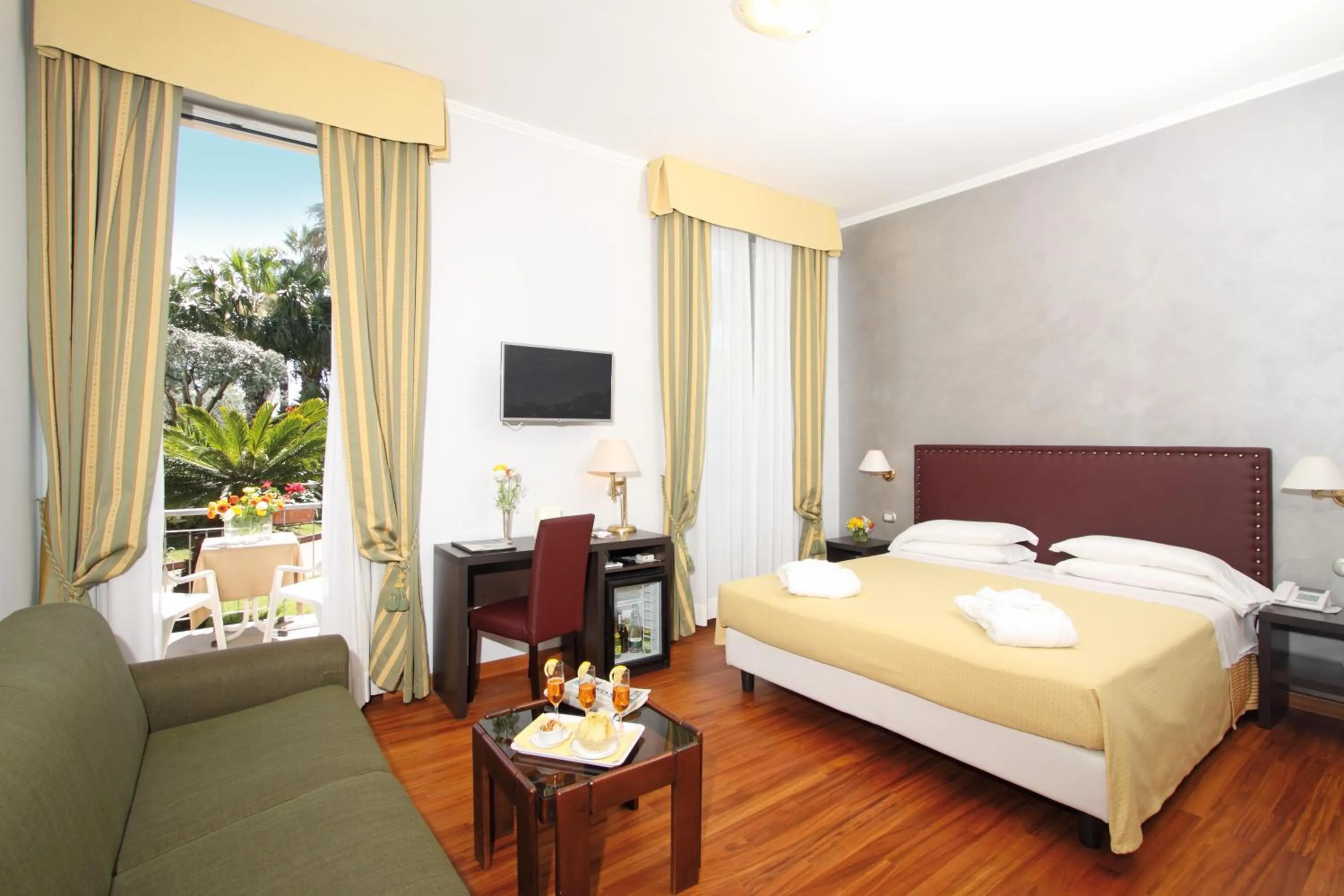 Photo of the whole room, Bed in Hotel Paradiso