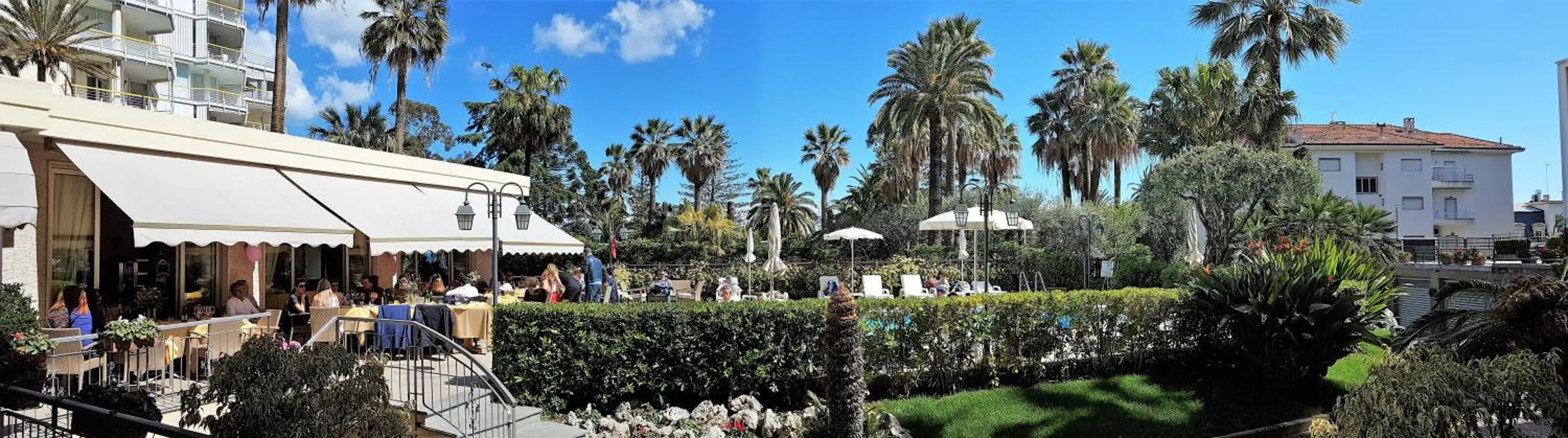 Restaurant/places to eat in Hotel Paradiso