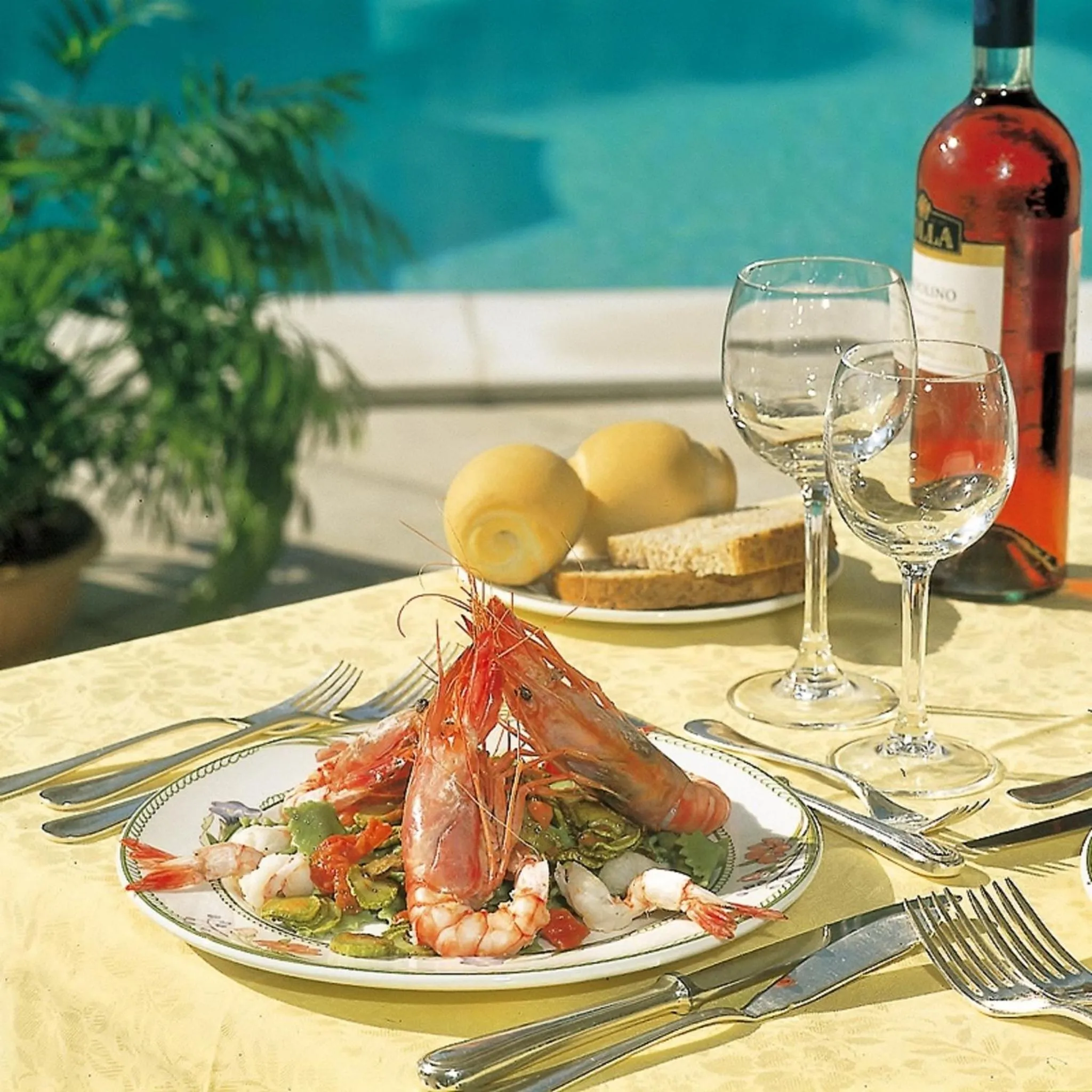 Restaurant/places to eat in Hotel Paradiso