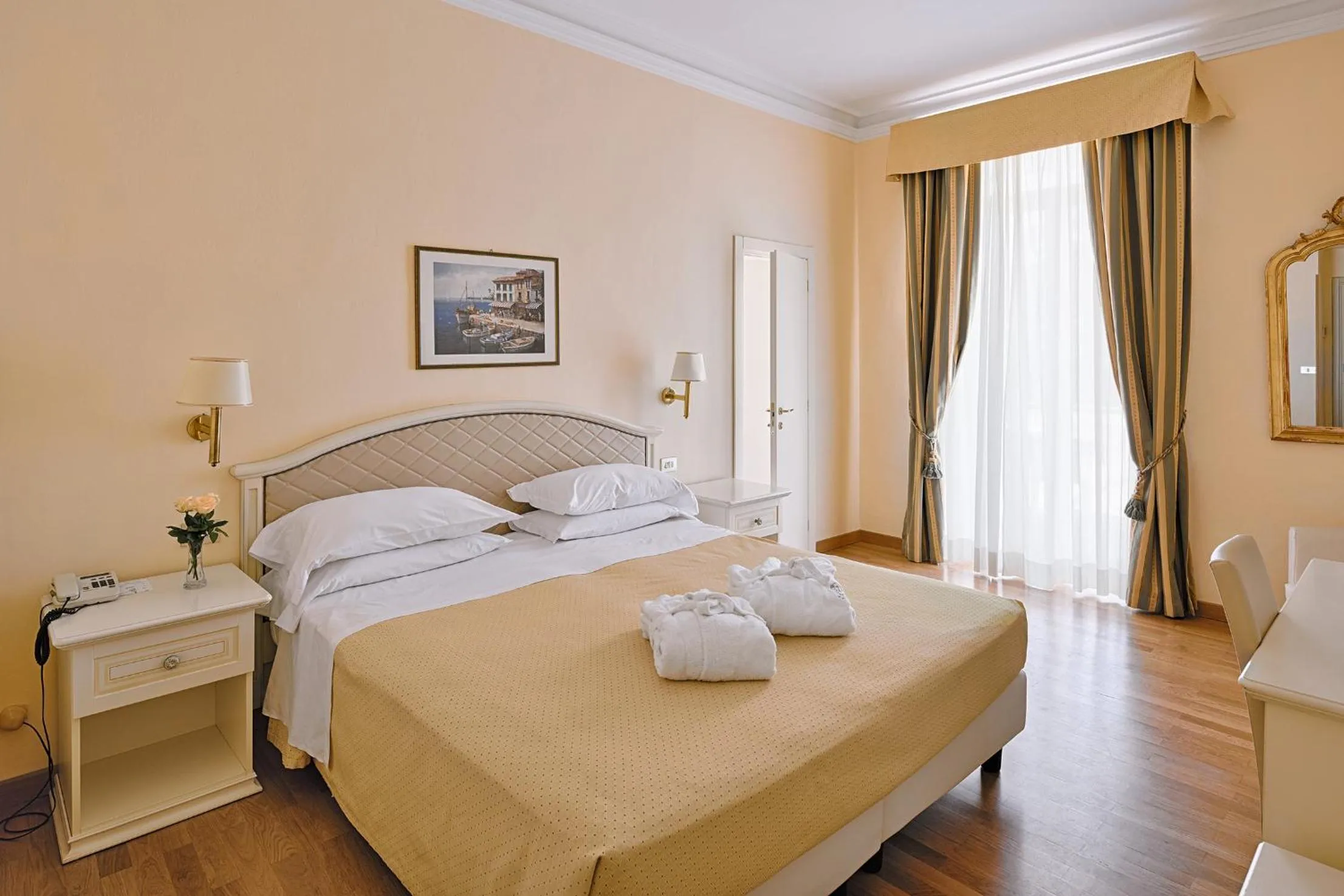 Bed in Hotel Paradiso