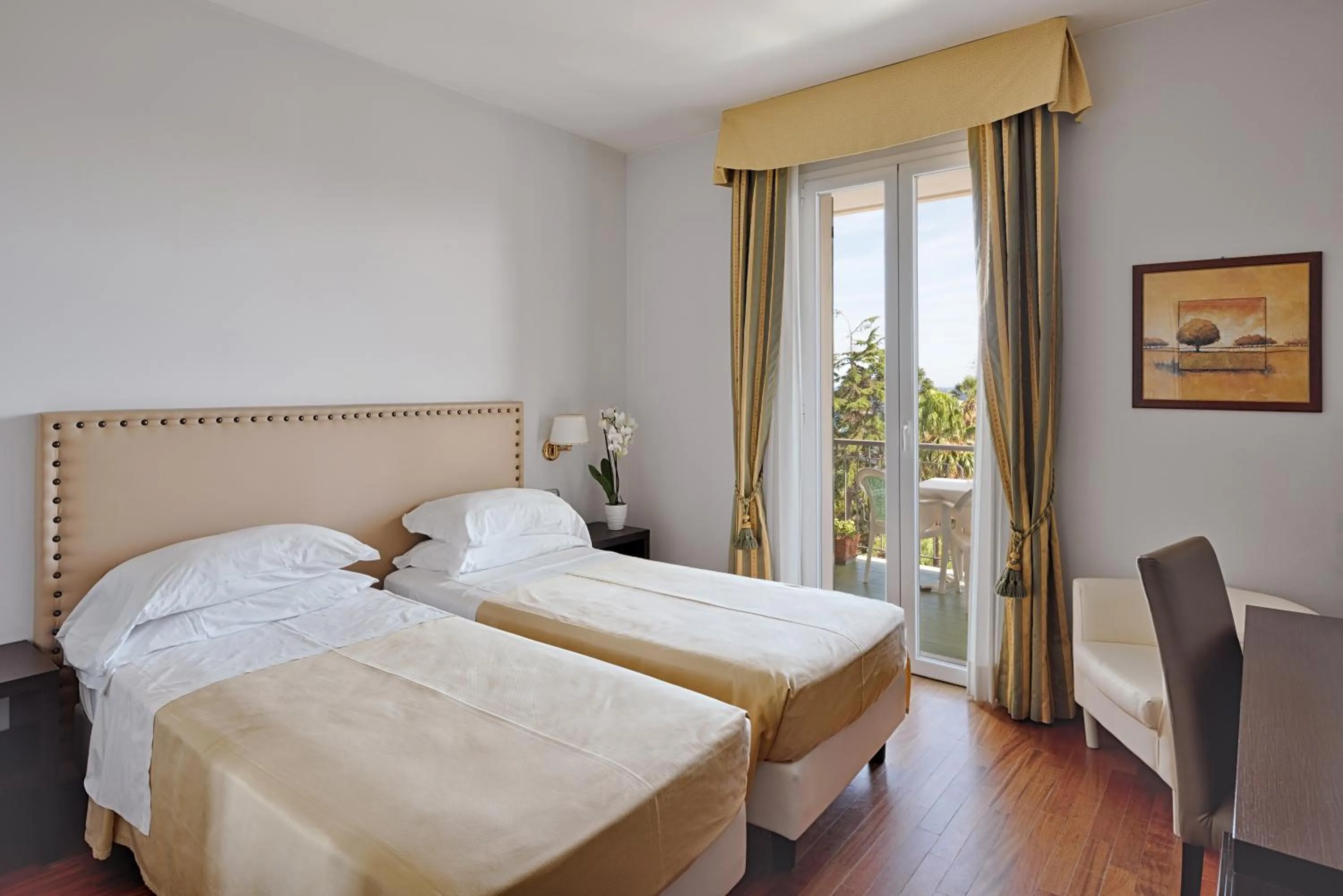 Photo of the whole room, Bed in Hotel Paradiso