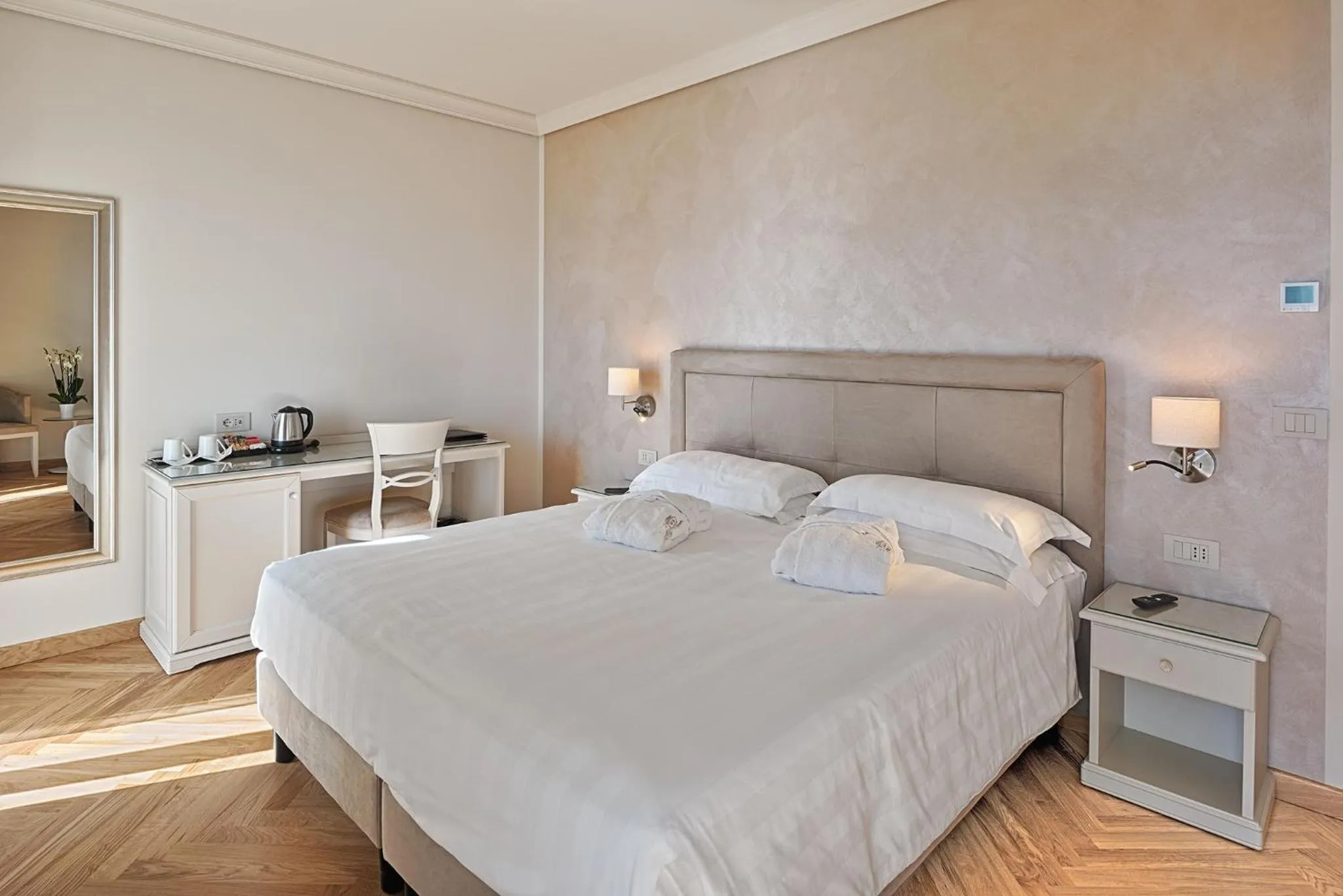 Bed in Hotel Paradiso