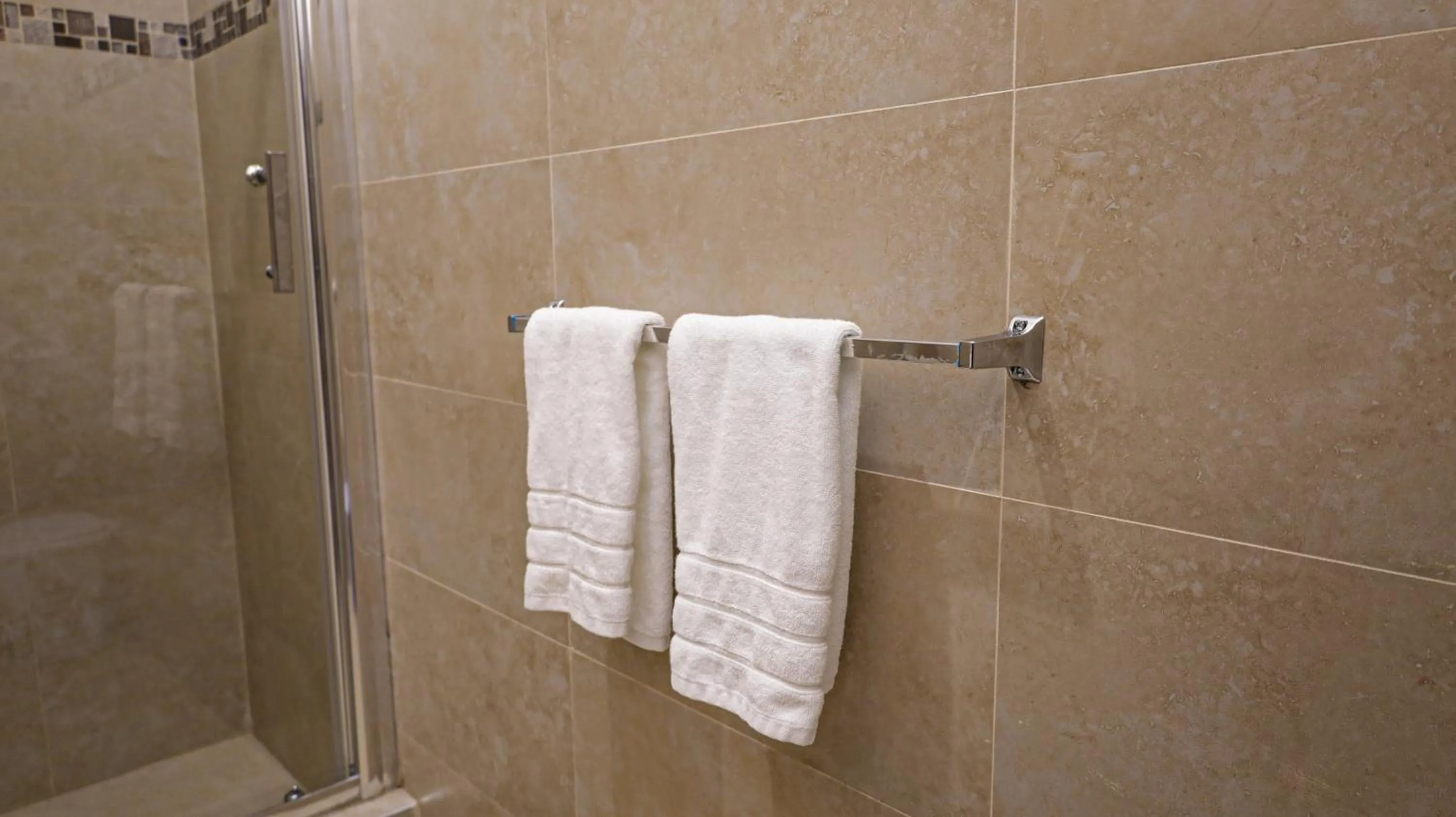 Shower in Incognito Culture Rooms