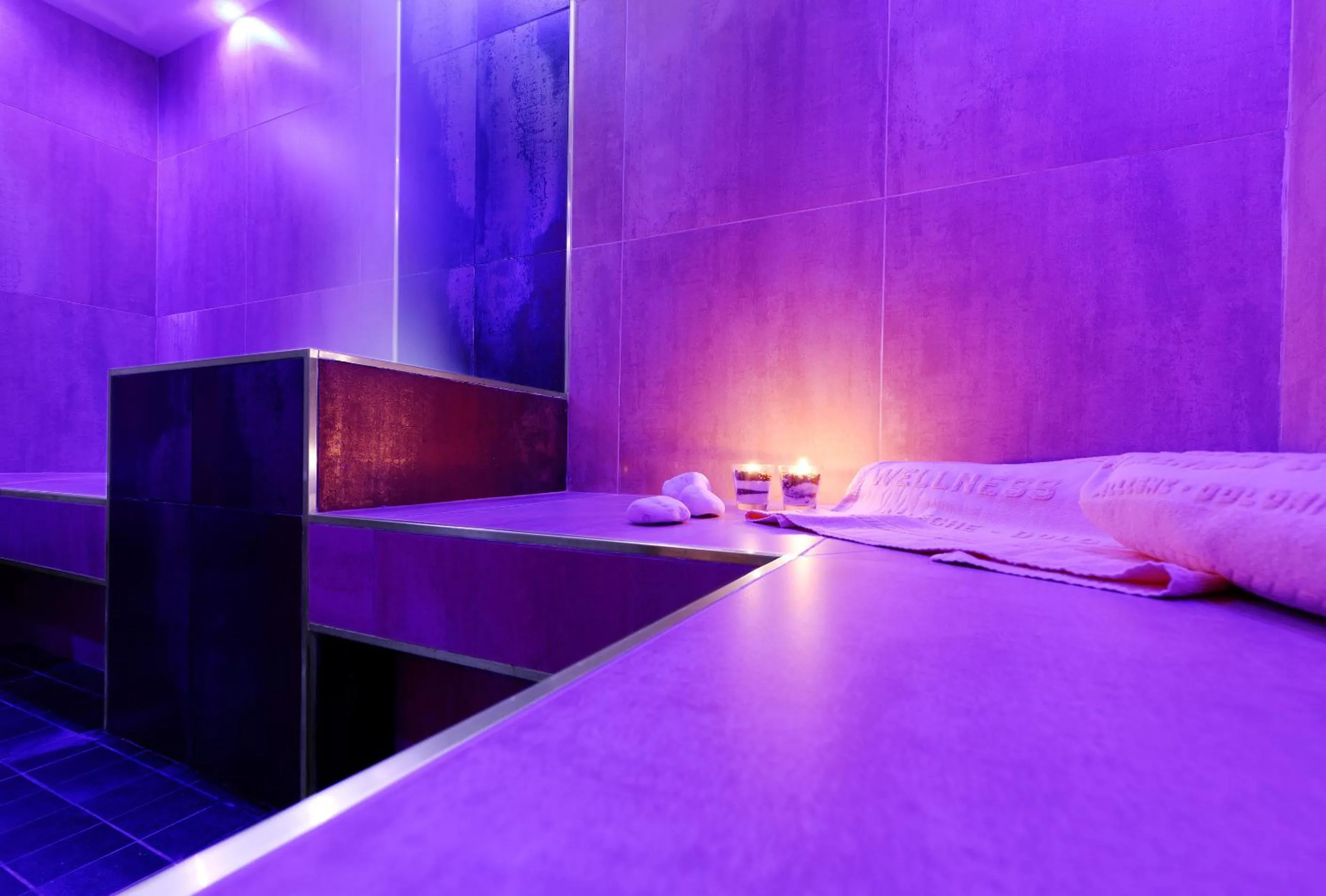 Steam room, Bed in Hotel La Maison Wellness & Spa