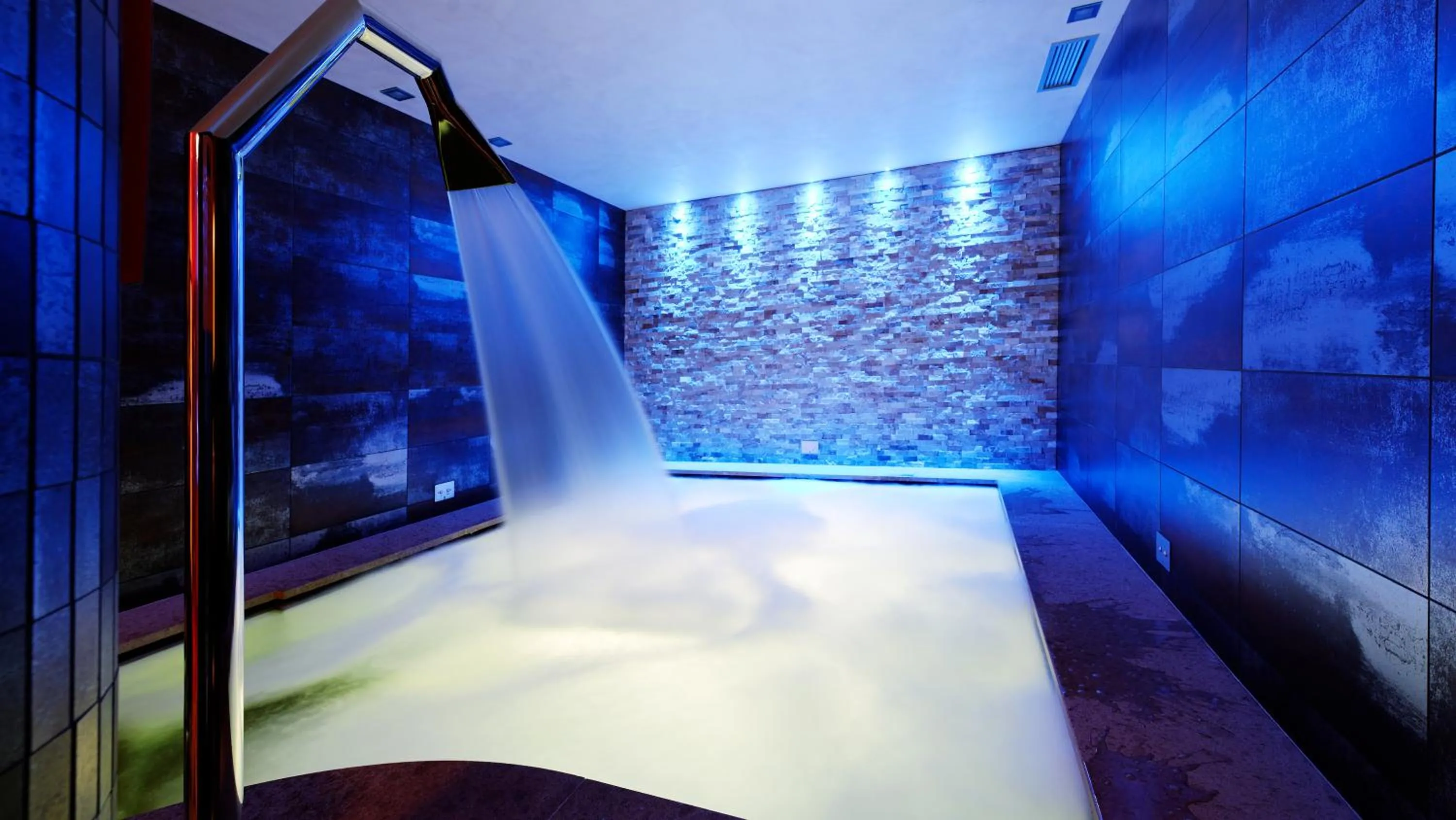 Hot Tub in Hotel La Maison Wellness & Spa