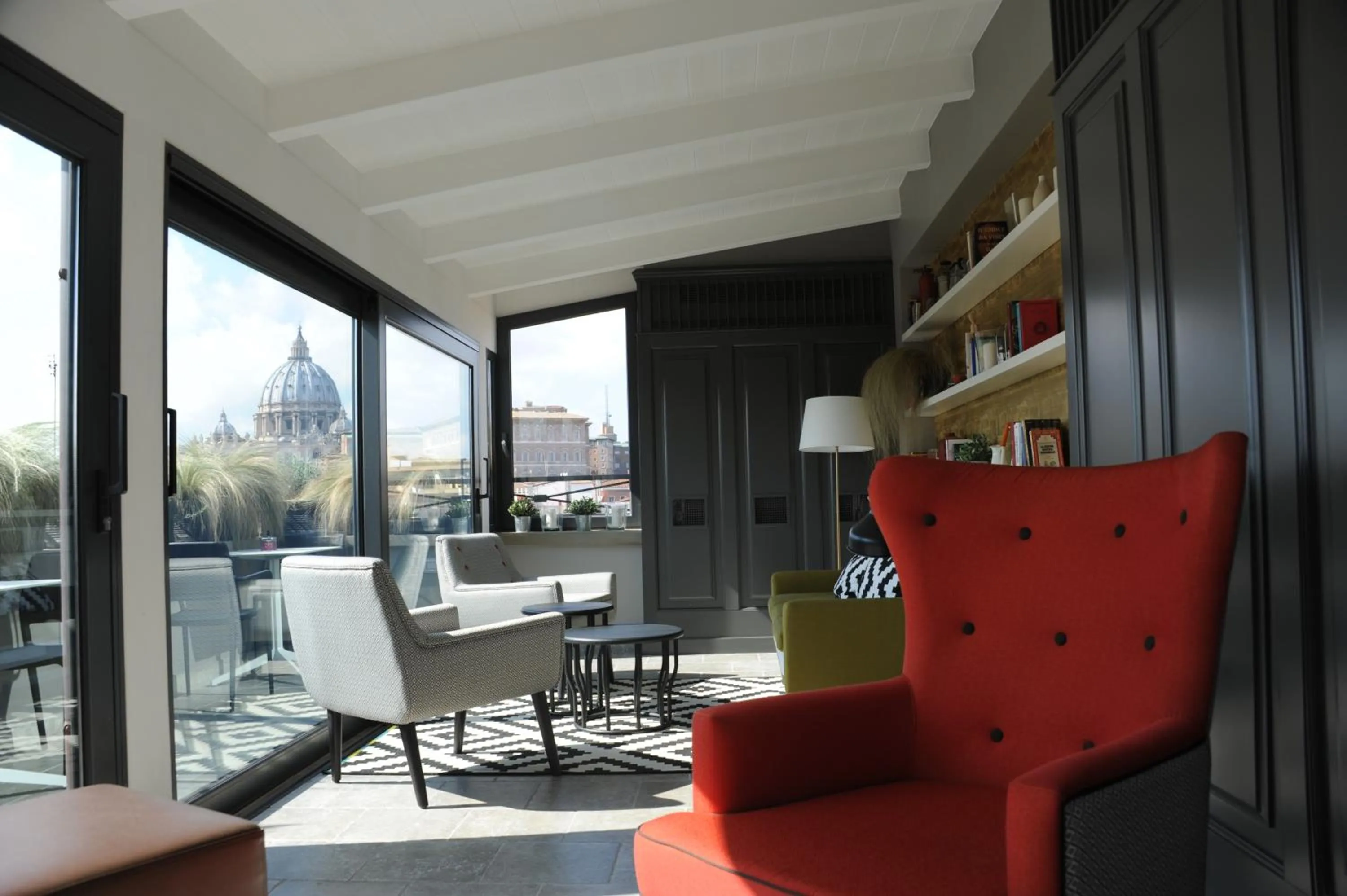 Communal lounge/ TV room in Trianon Borgo Pio Aparthotel