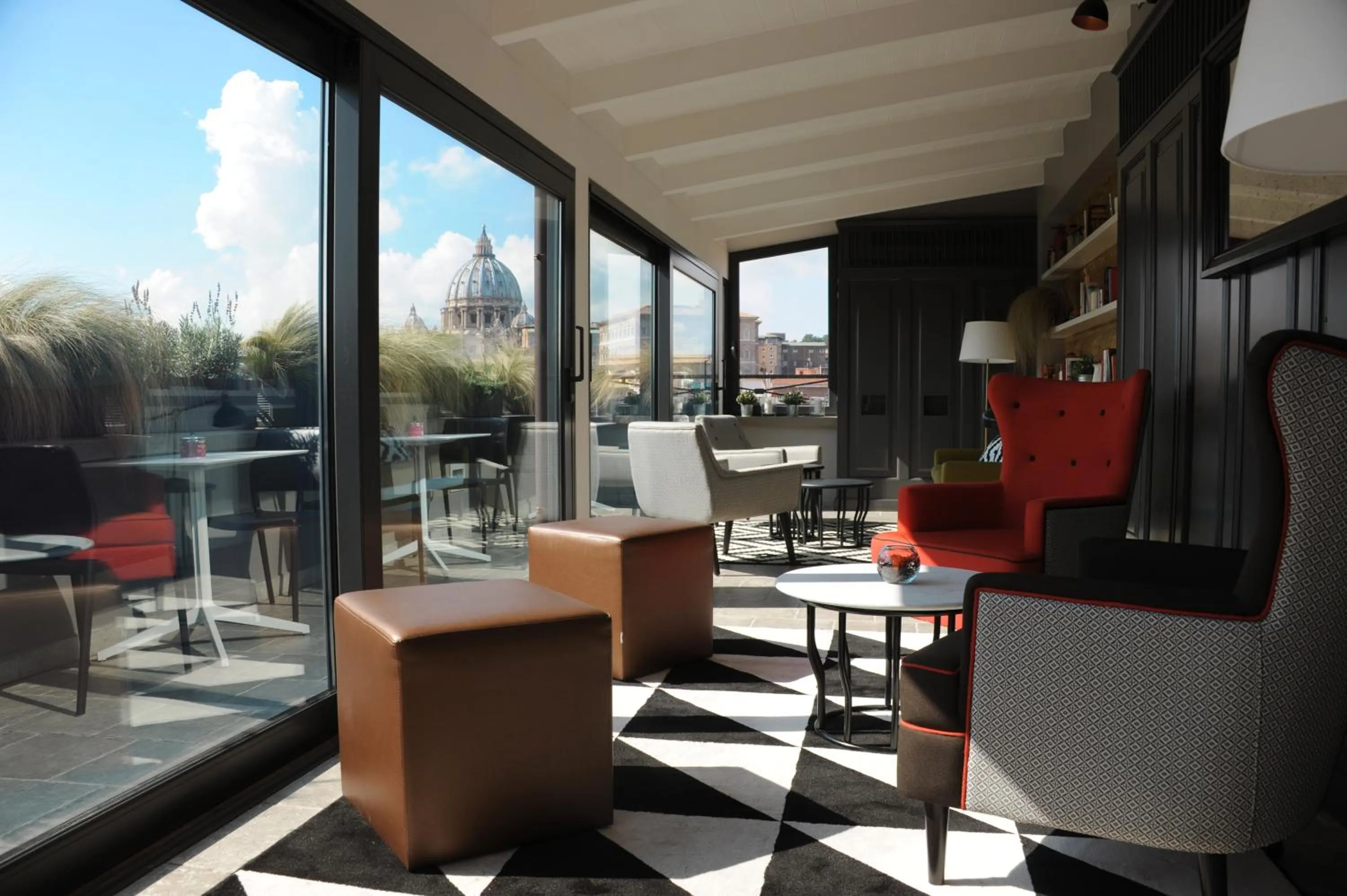 Communal lounge/ TV room in Trianon Borgo Pio Aparthotel