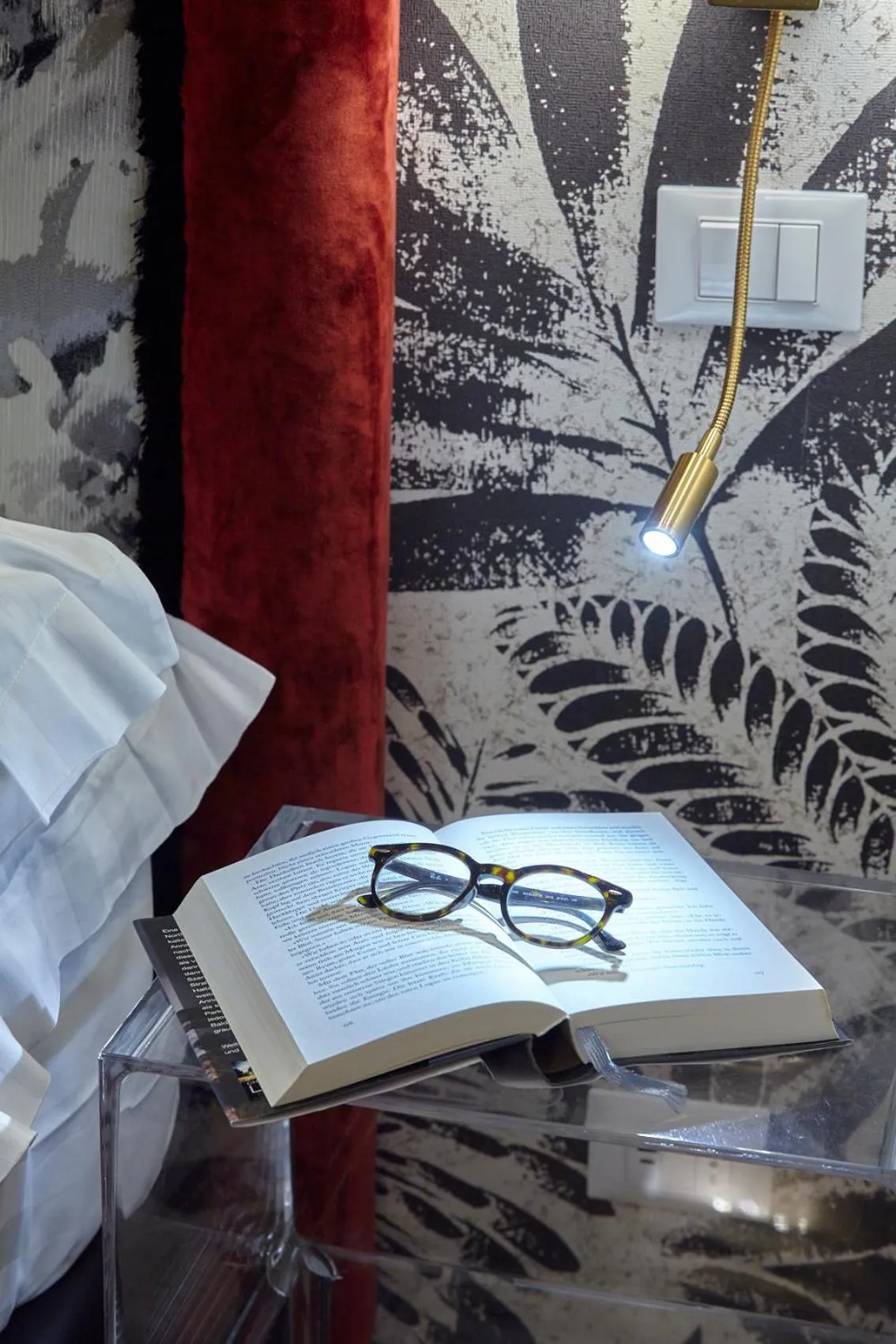 Decorative detail in Trianon Borgo Pio Aparthotel