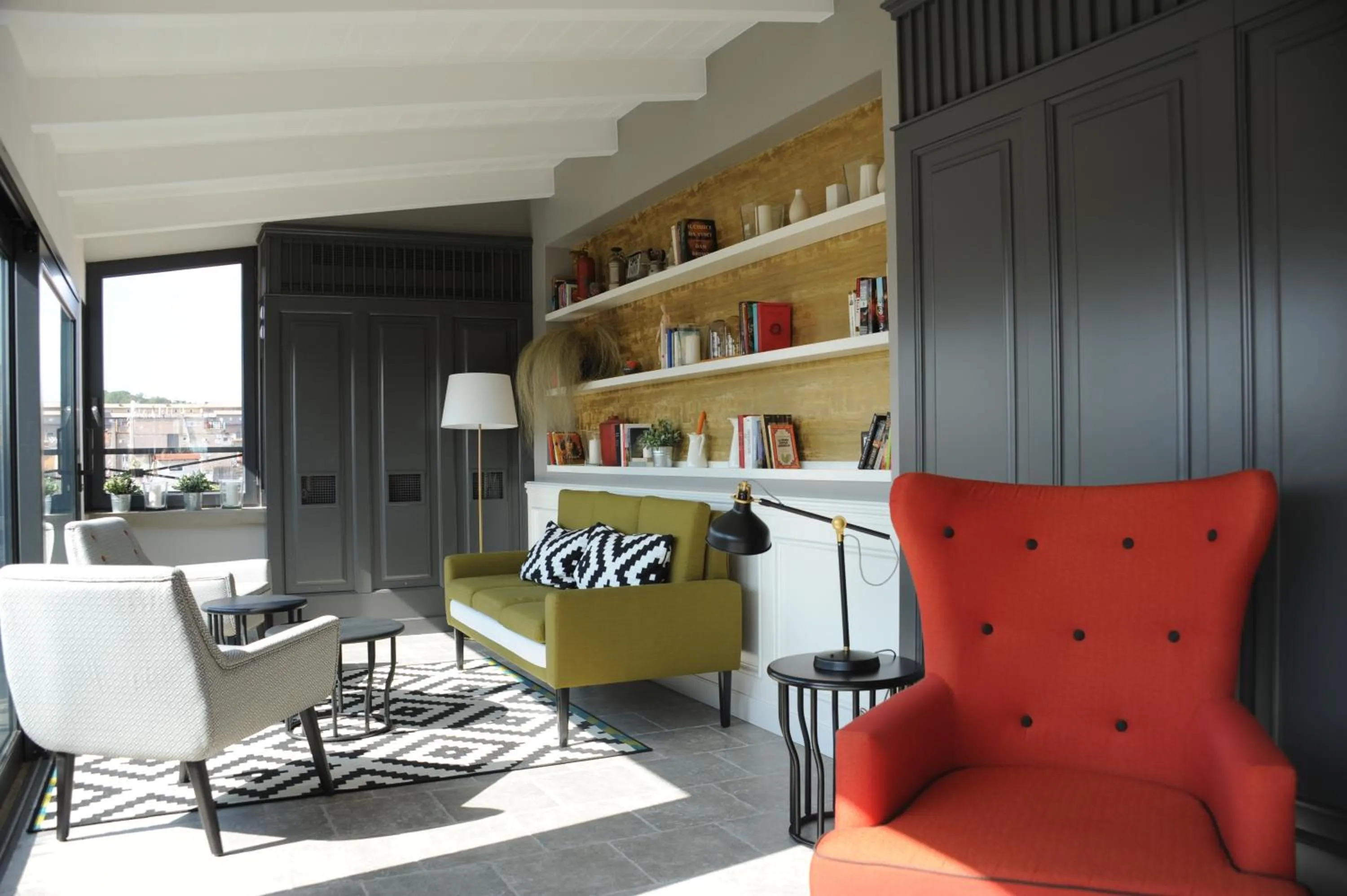 Communal lounge/ TV room in Trianon Borgo Pio Aparthotel