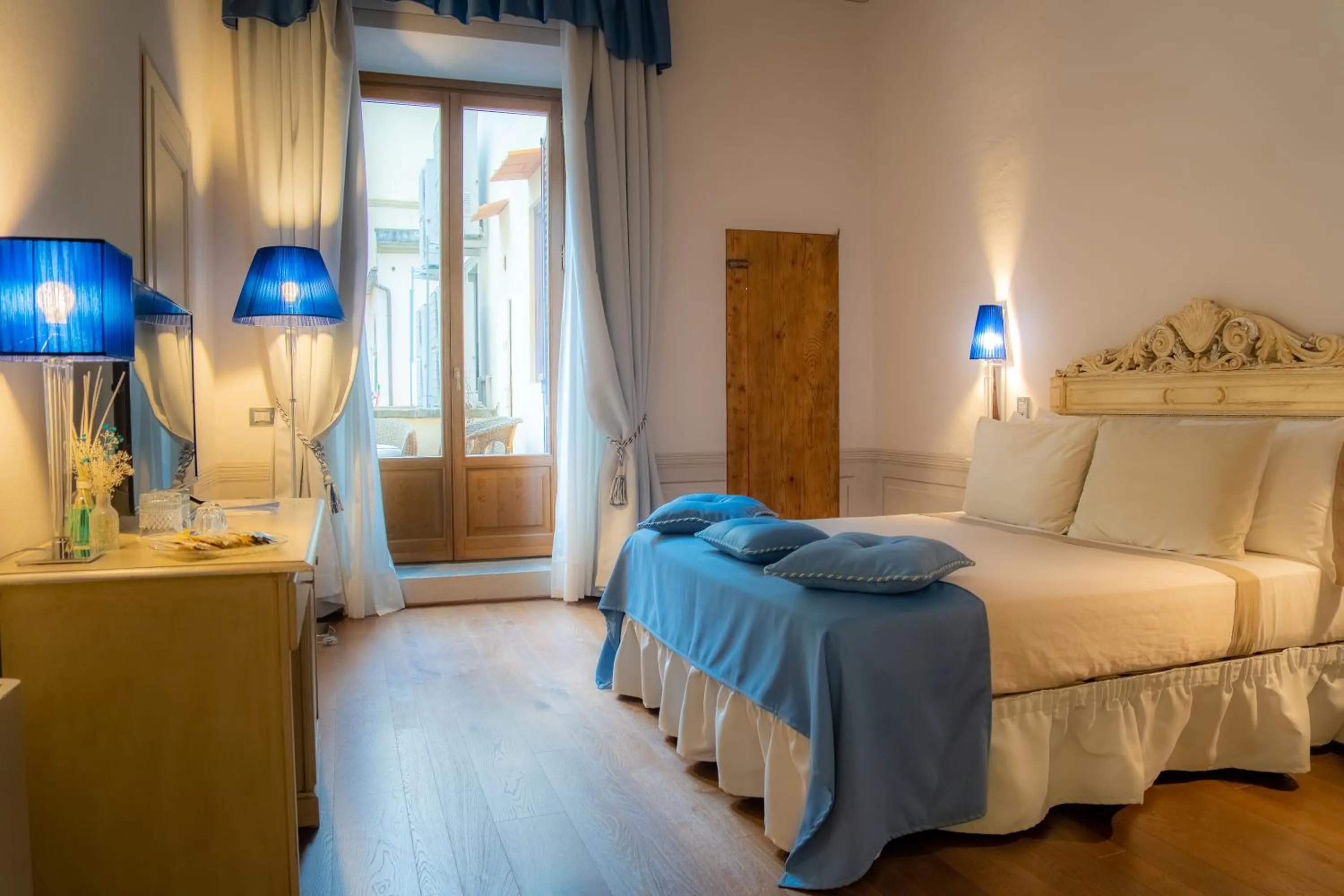 View (from property/room), Bed in Firenze al Duomo