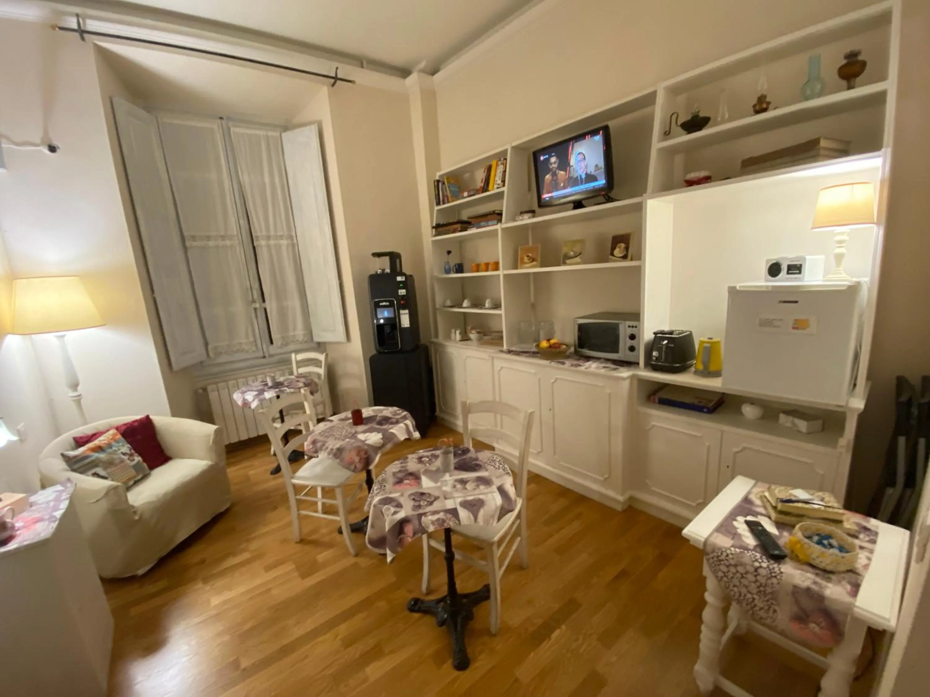 Communal lounge/ TV room in Relais Del Duomo