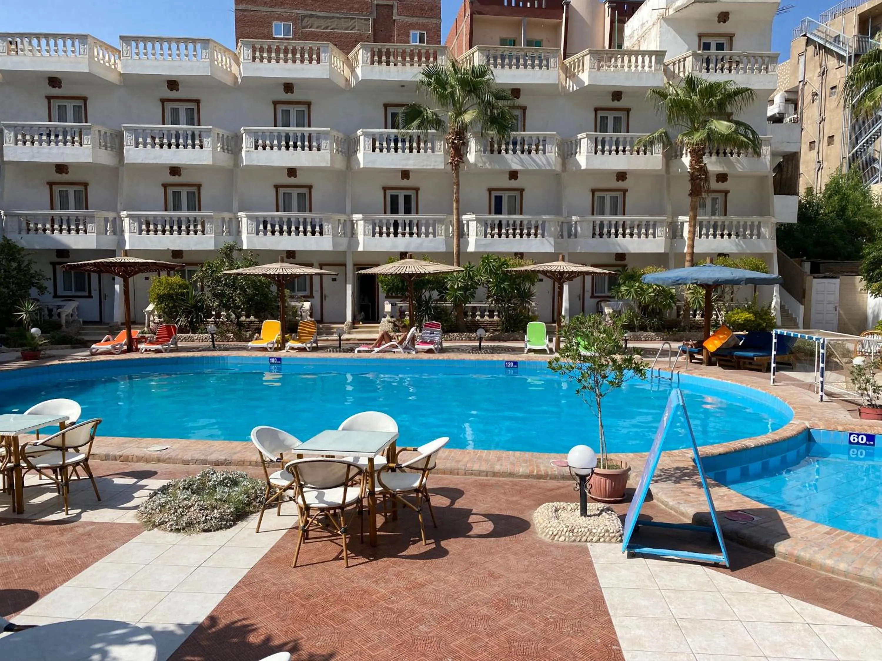 Swimming pool in Zak Inn