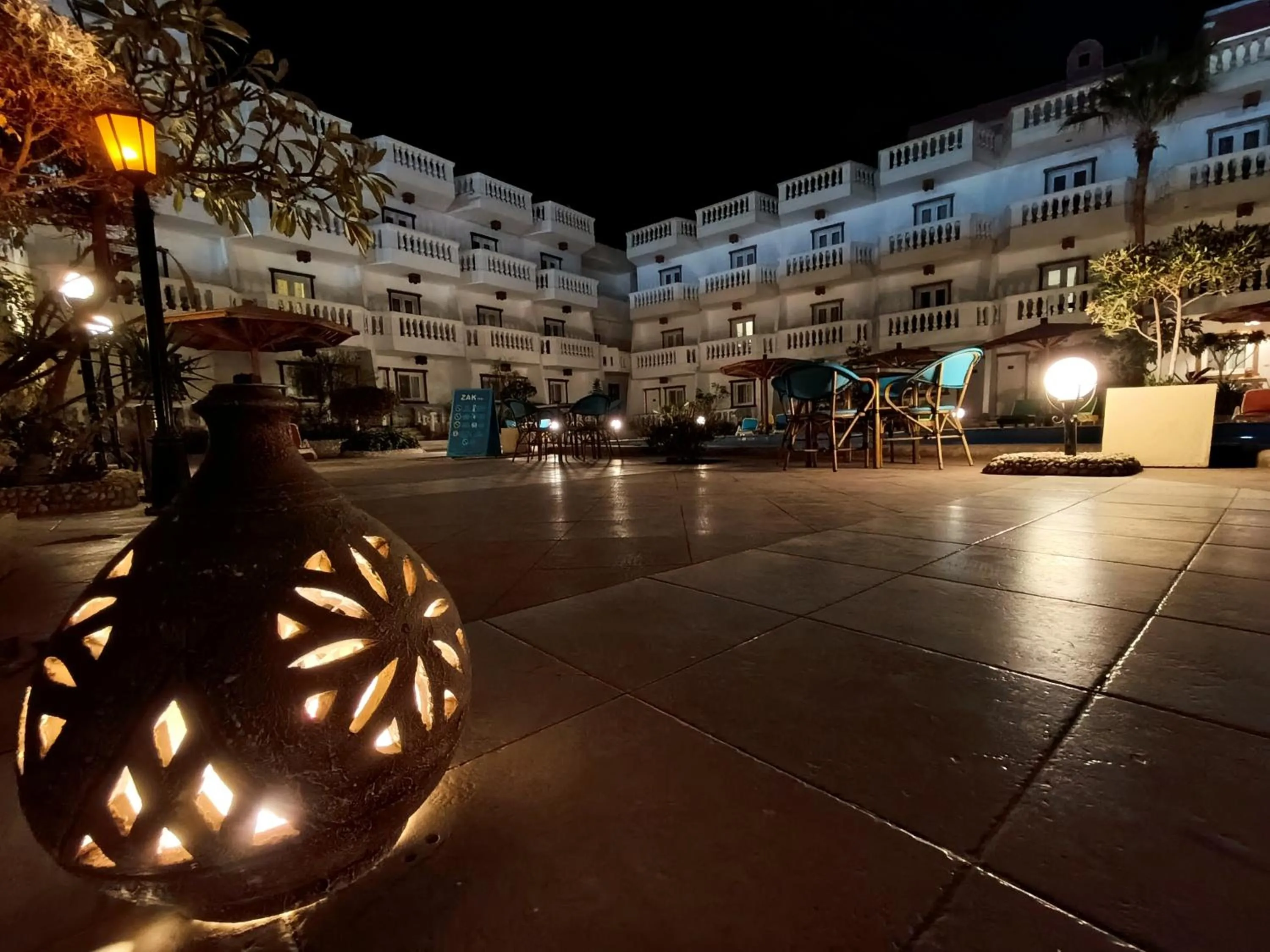 Swimming pool in Zak Inn
