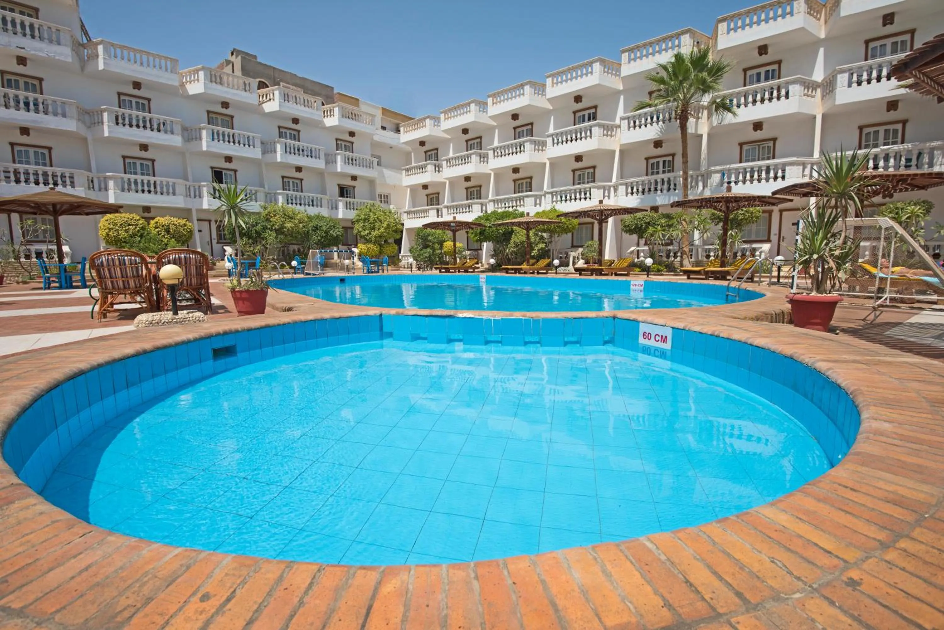 Swimming pool in Zak Inn