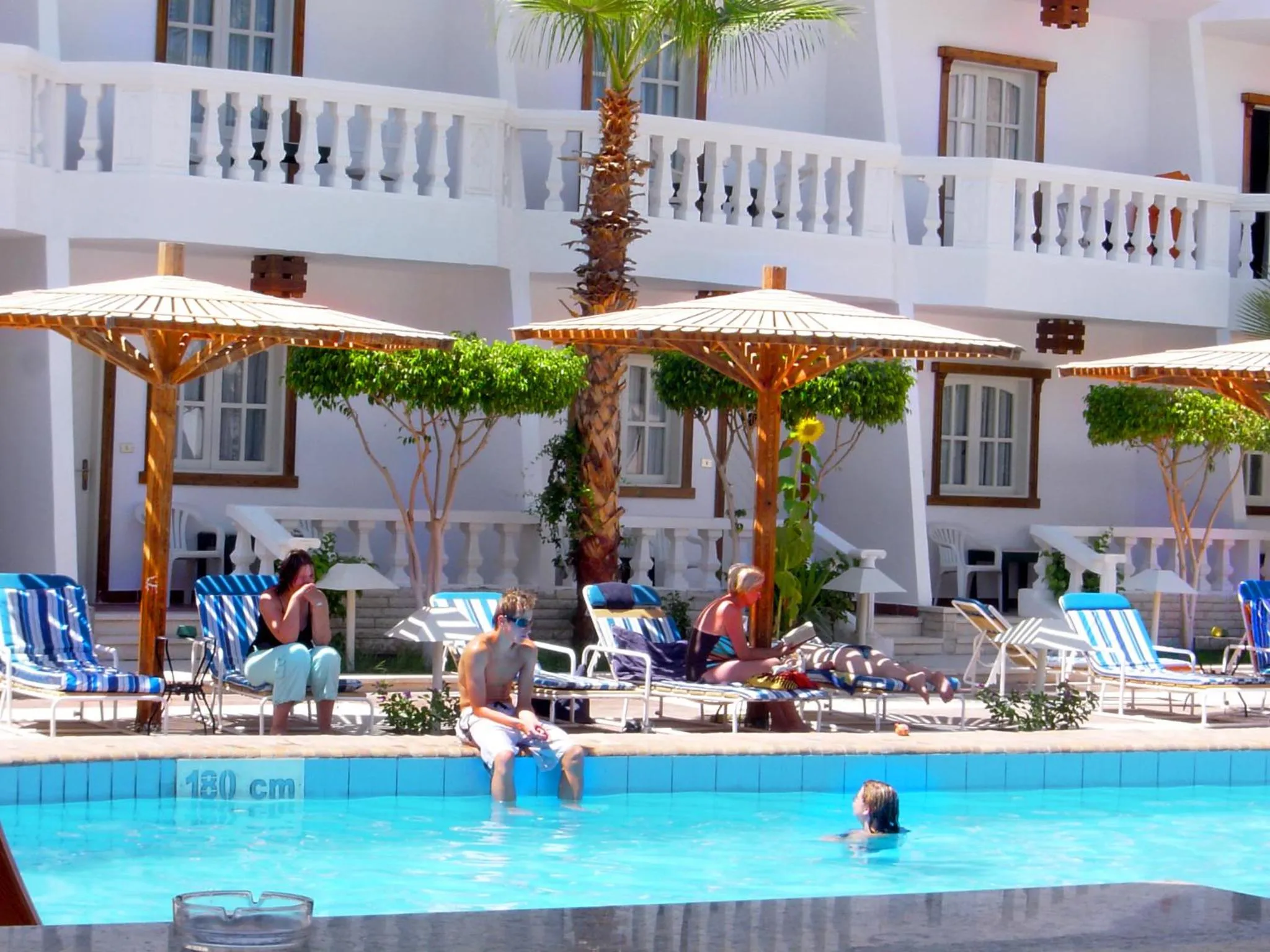 Swimming pool in Zak Inn