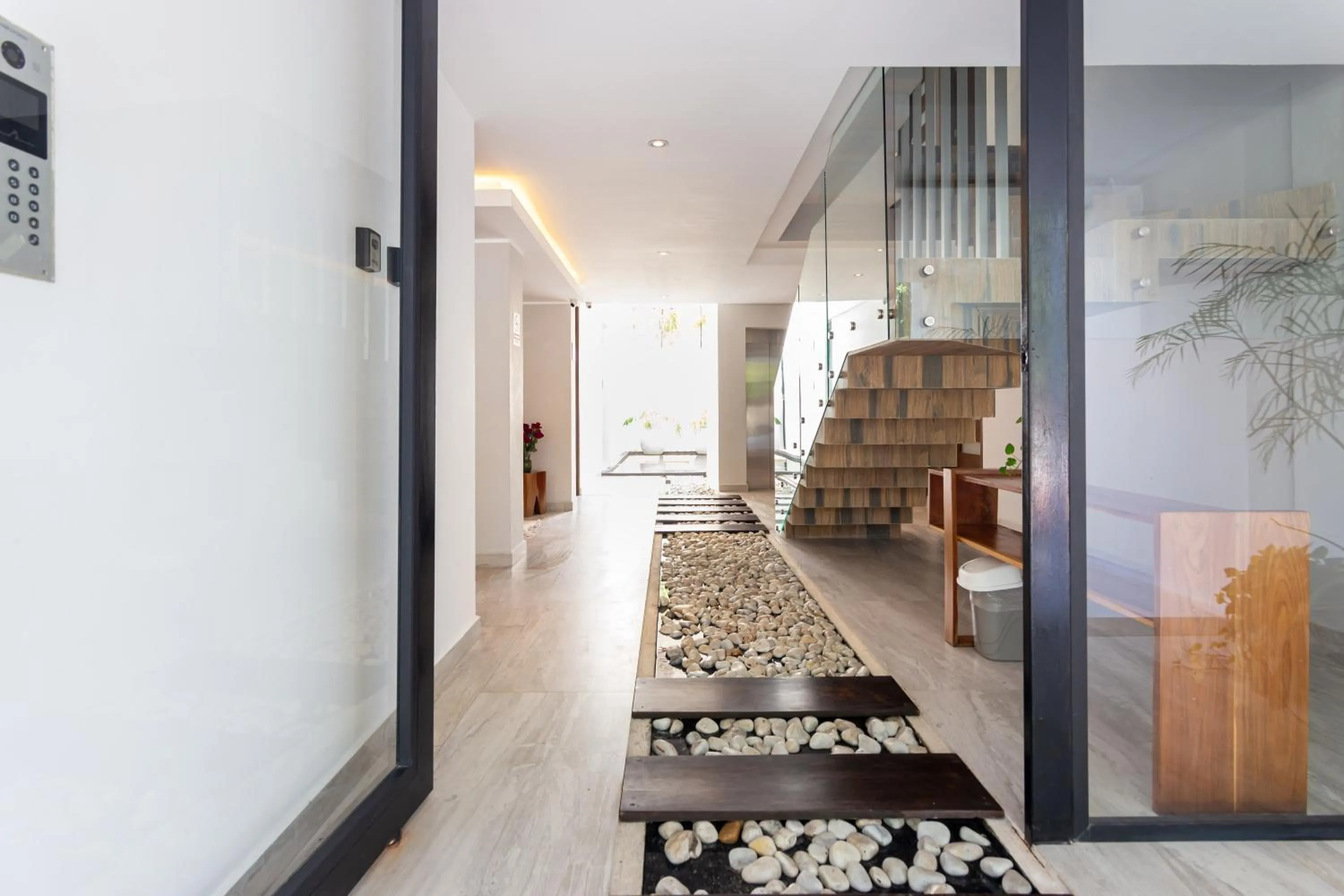 Facade/entrance in Toh House Luxury by Boutique Apartments MX