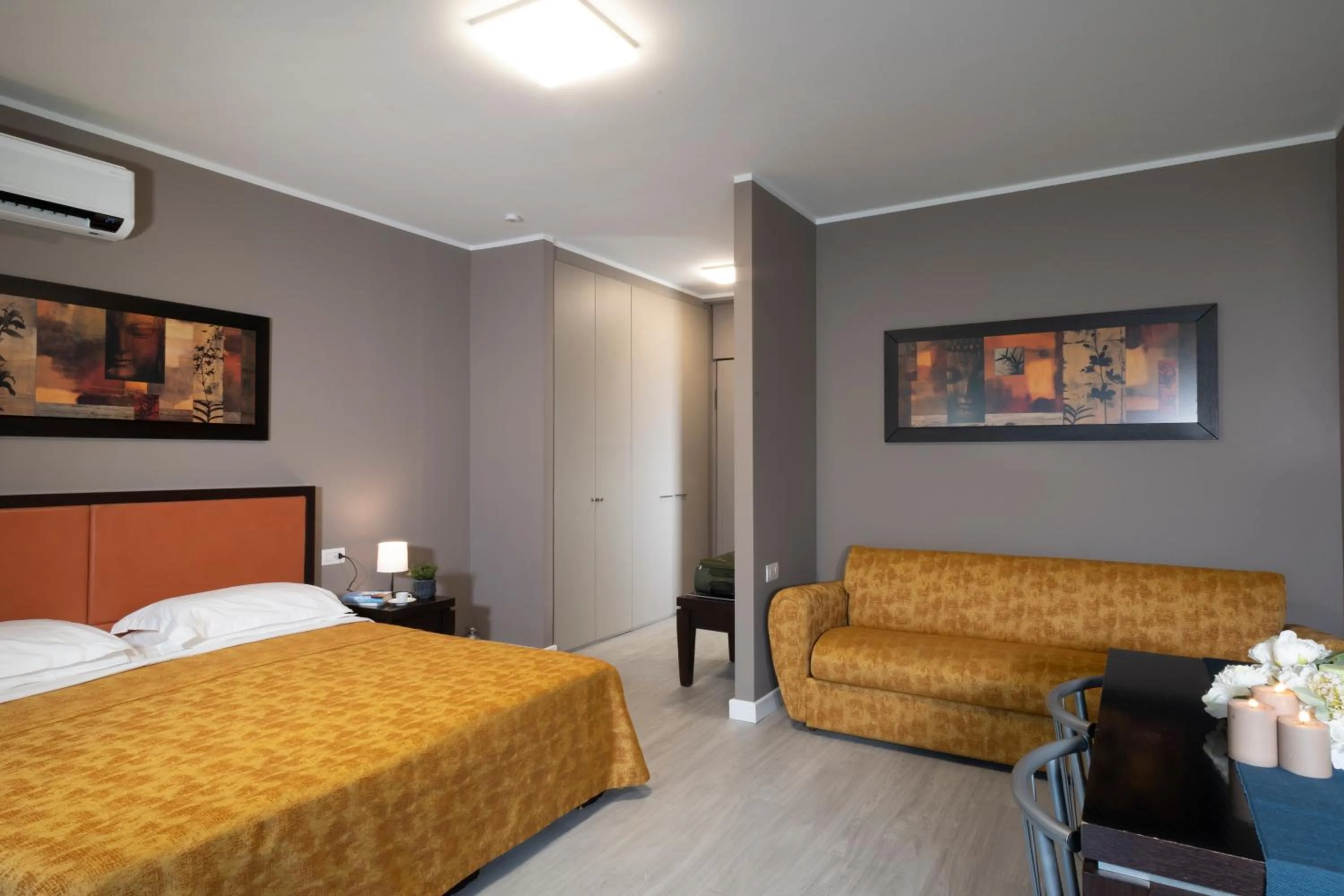 Living room, Bed in Quadra Key Easy Home In Florence