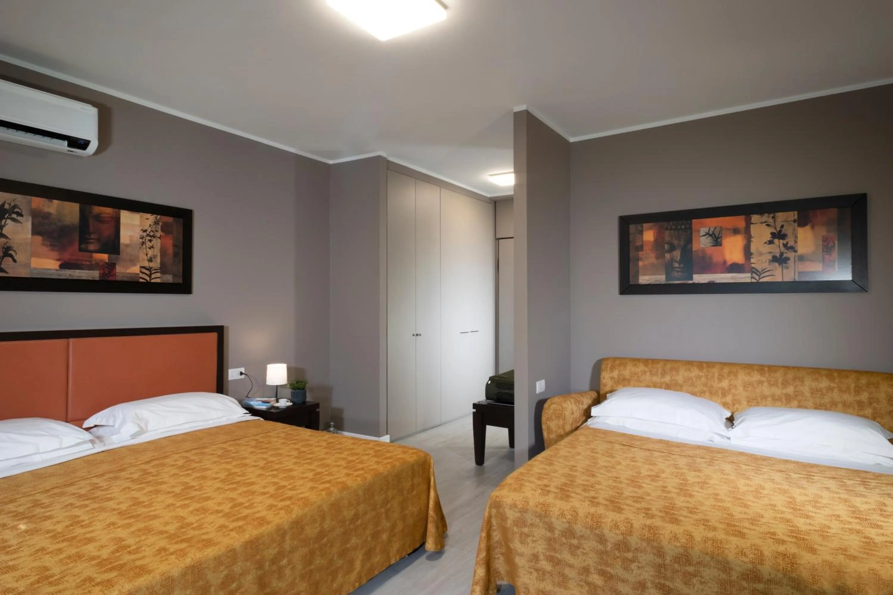 Photo of the whole room, Bed in Quadra Key Easy Home In Florence