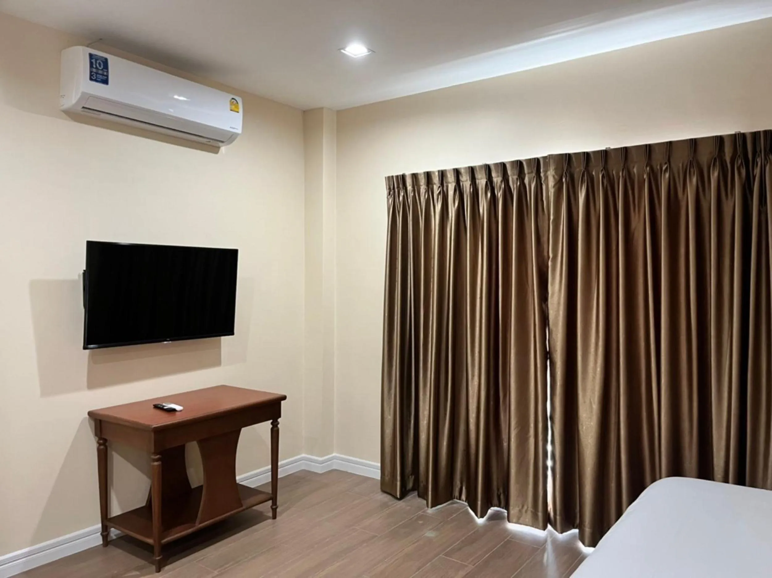TV and multimedia, Bed in Anwari Hotel