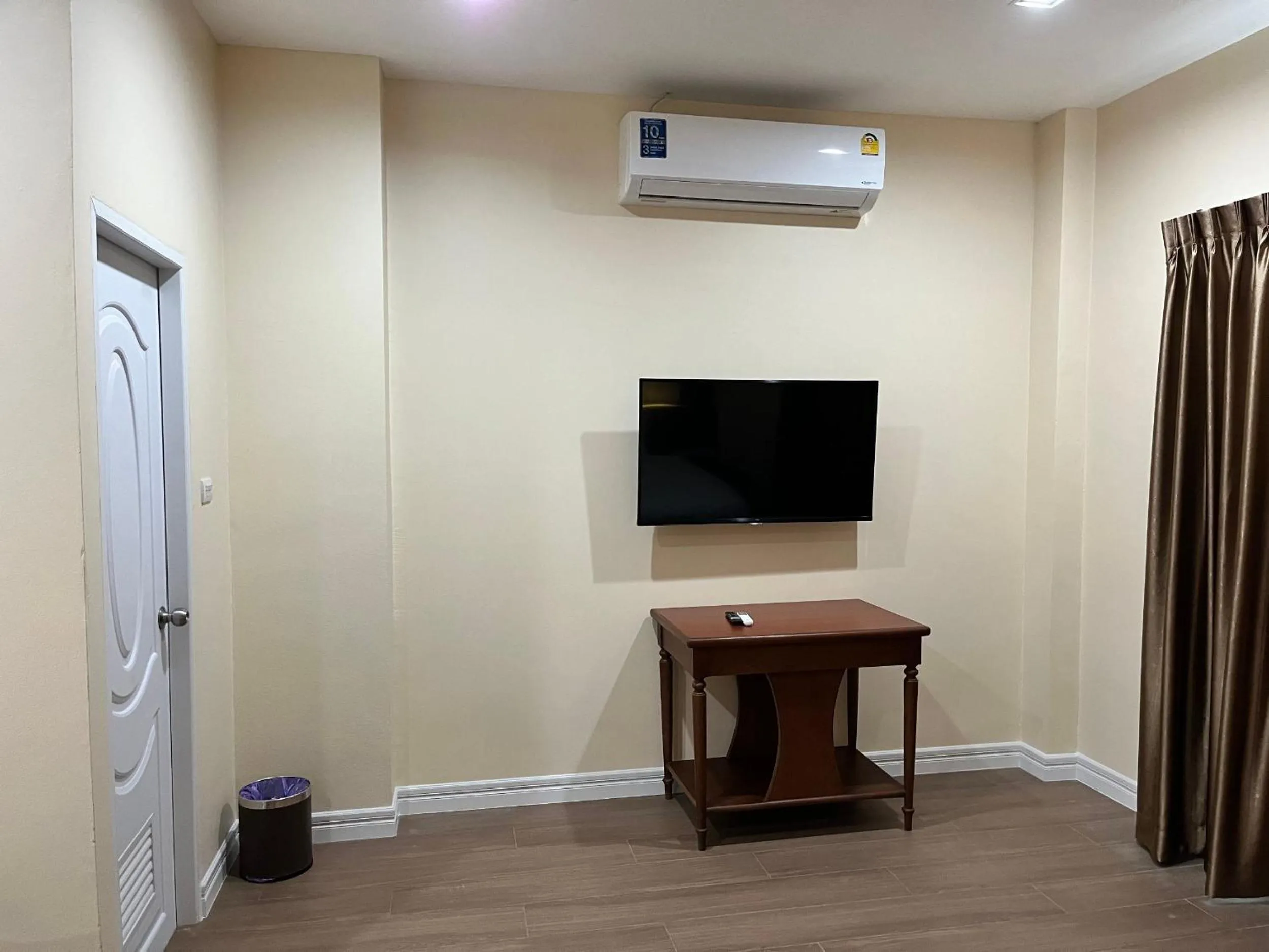 TV and multimedia in Anwari Hotel