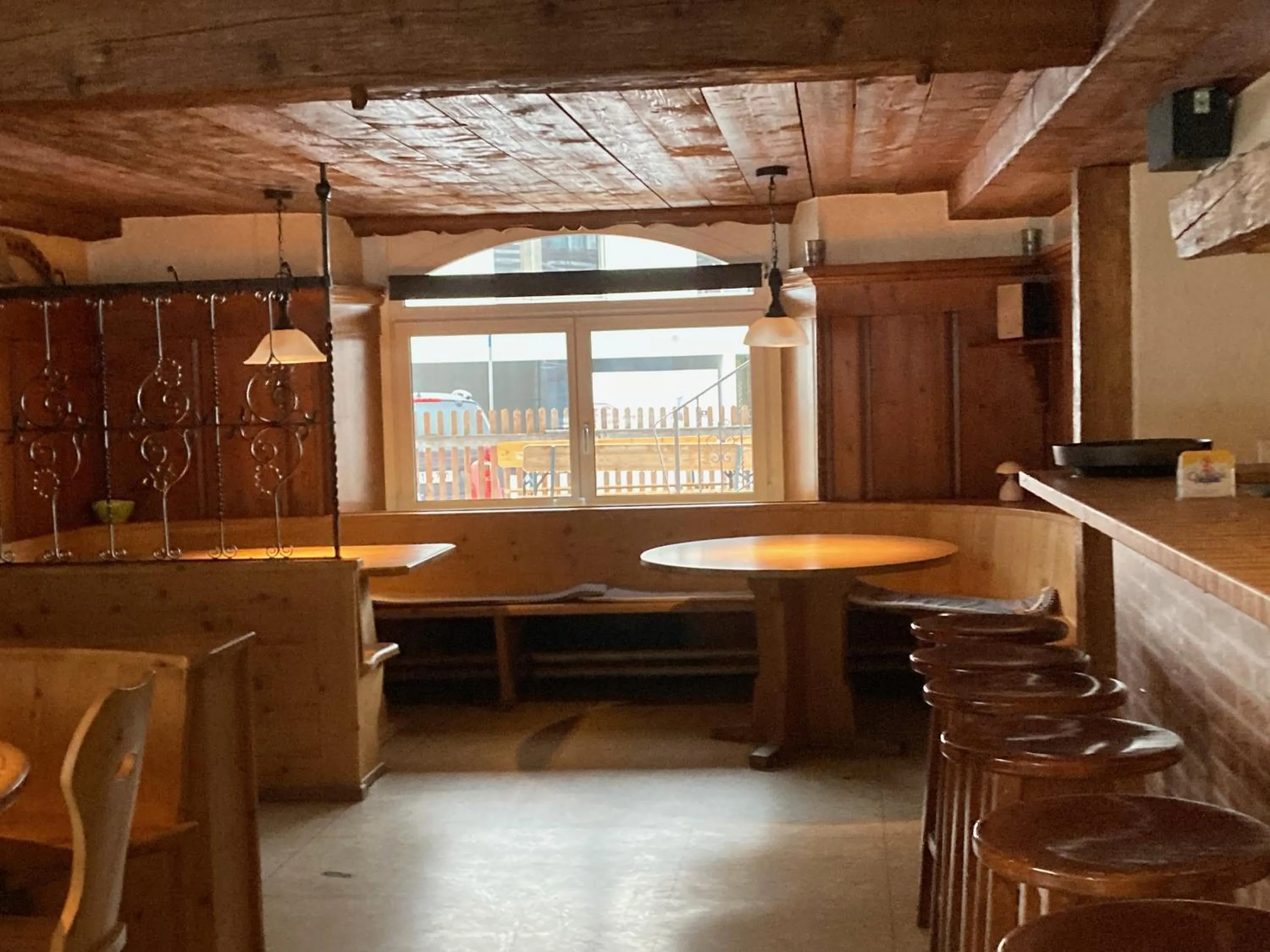 Restaurant/places to eat in Chrona Bed & Breakfast