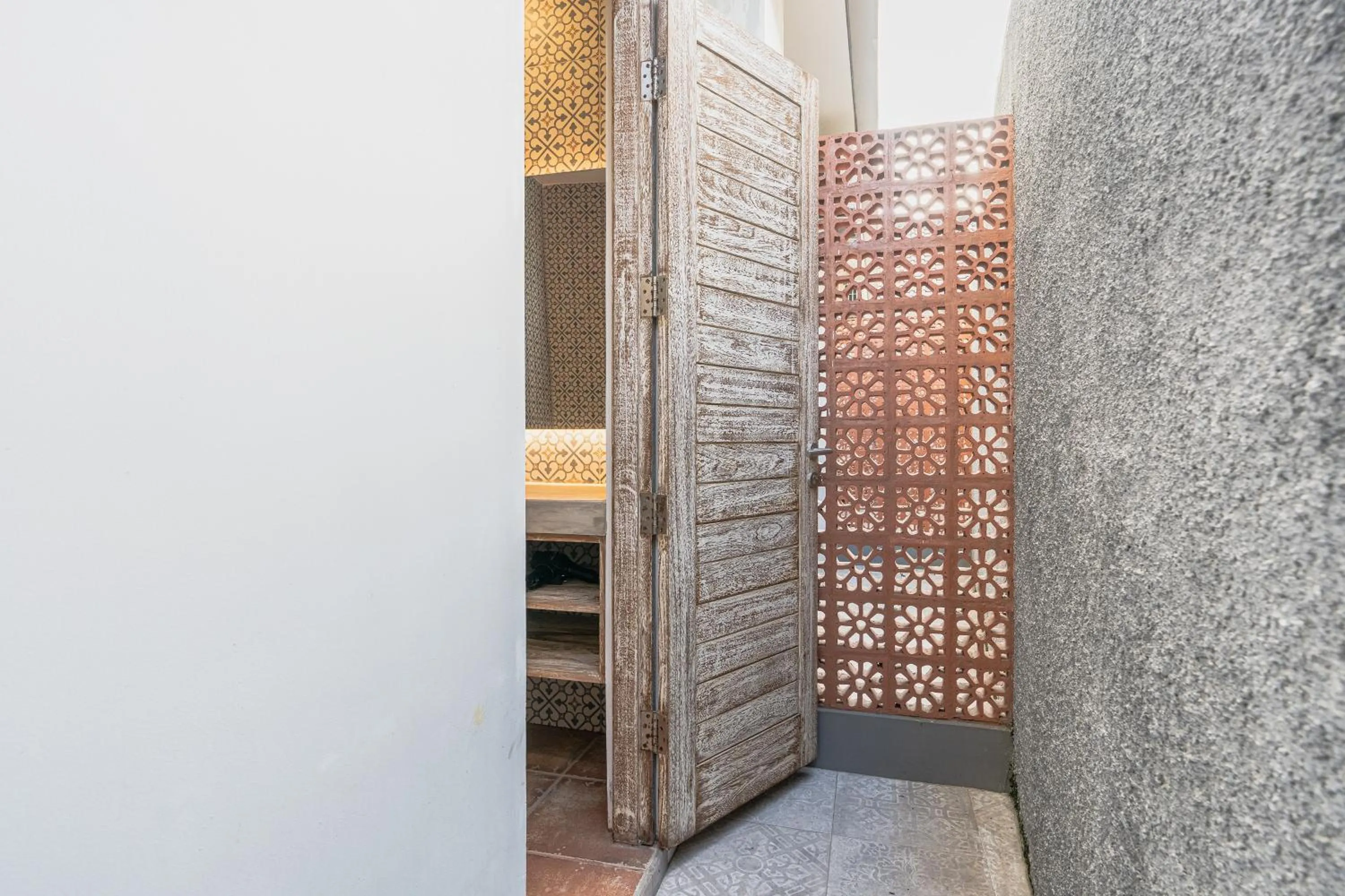 Bathroom in Malam Hari ApartHotel