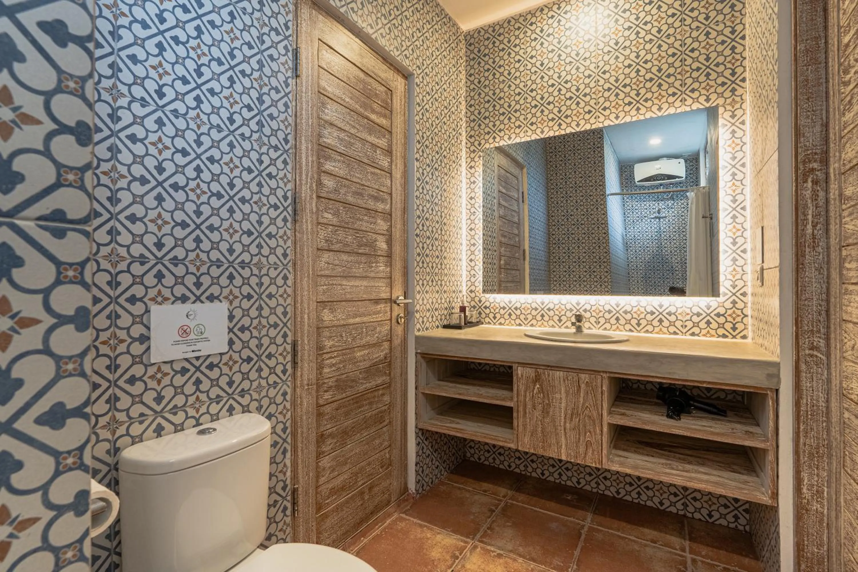 Bathroom in Malam Hari ApartHotel