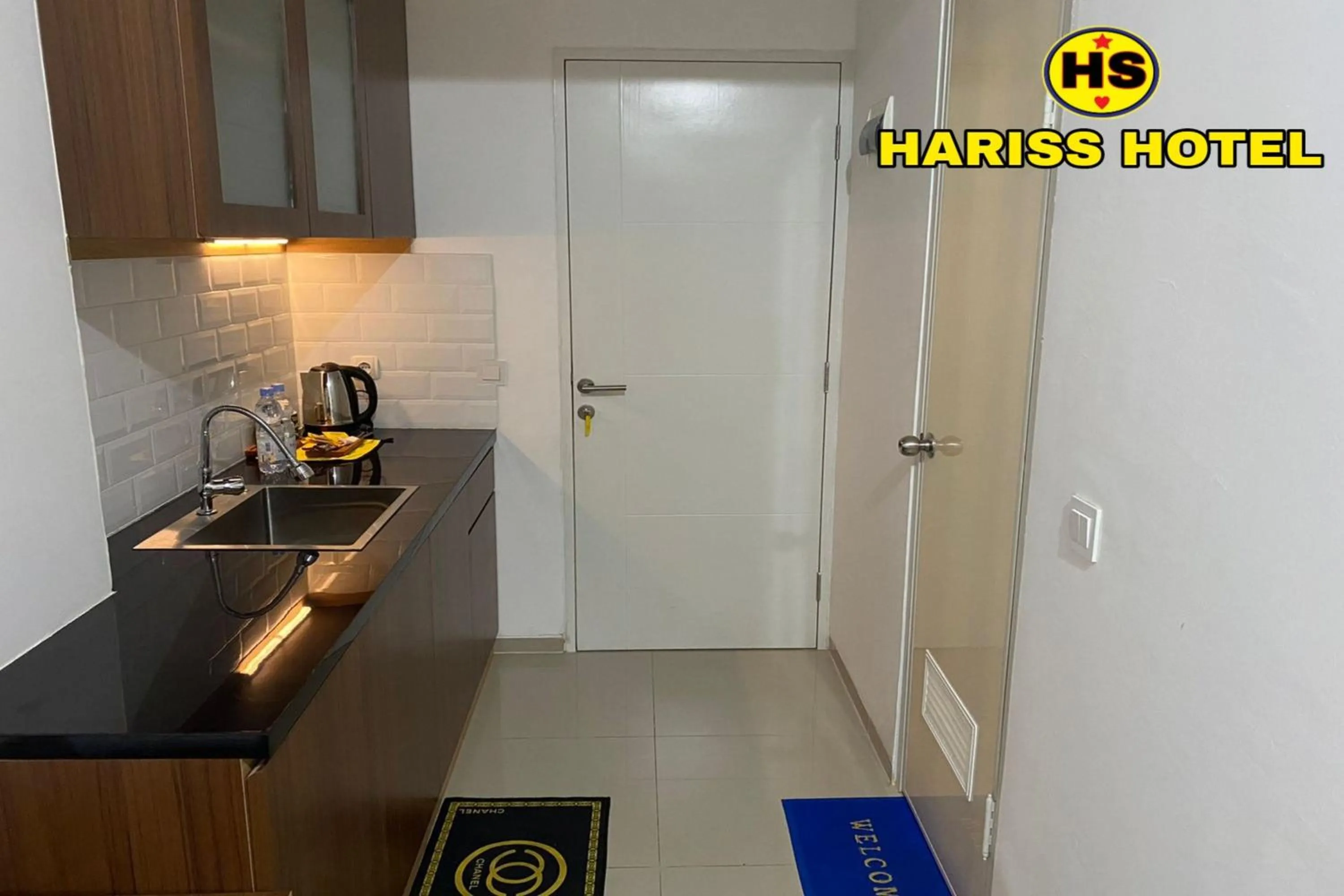 Kitchen or kitchenette in Hariss Inn Bandara