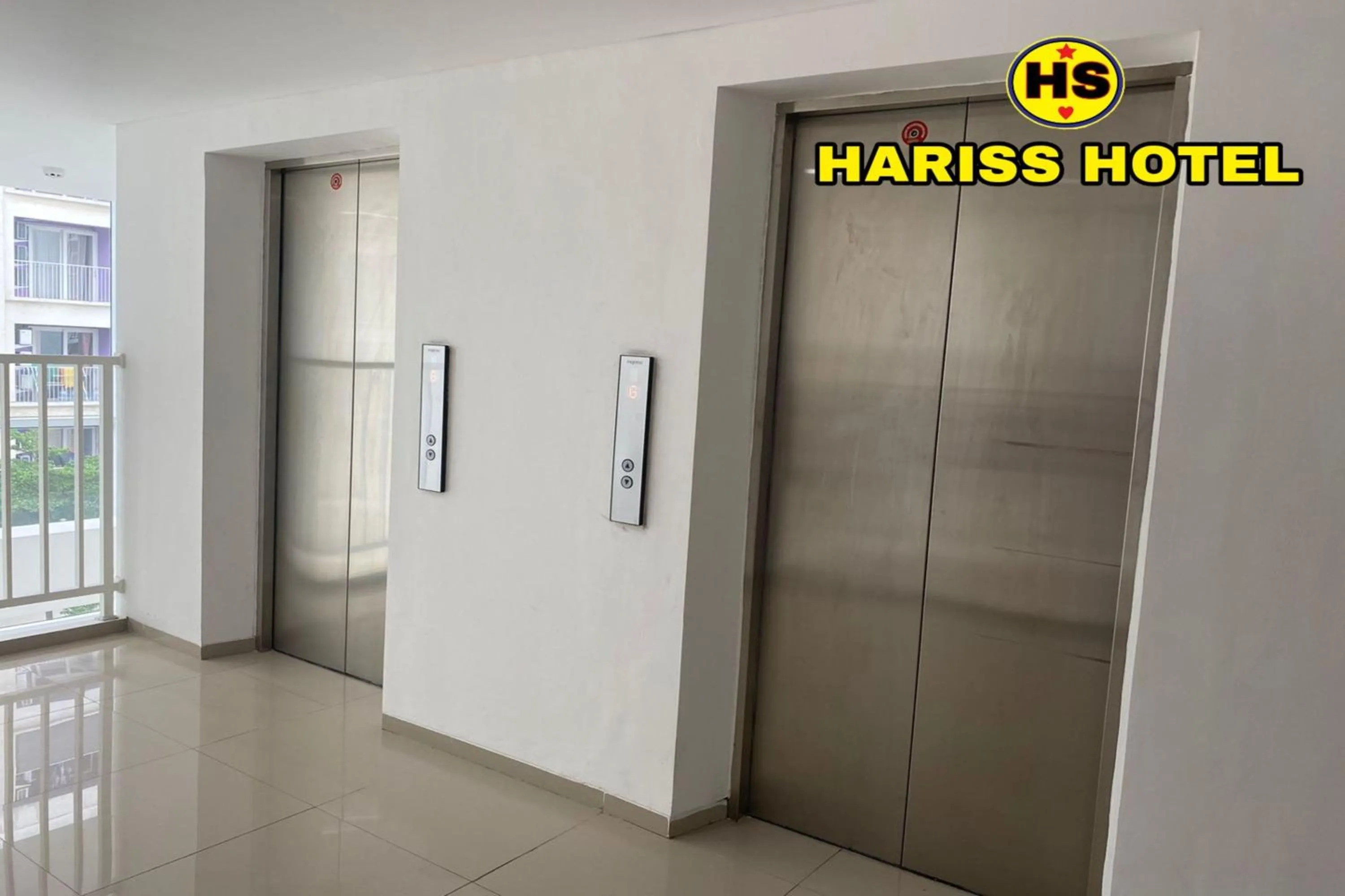 elevator in Hariss Inn Bandara