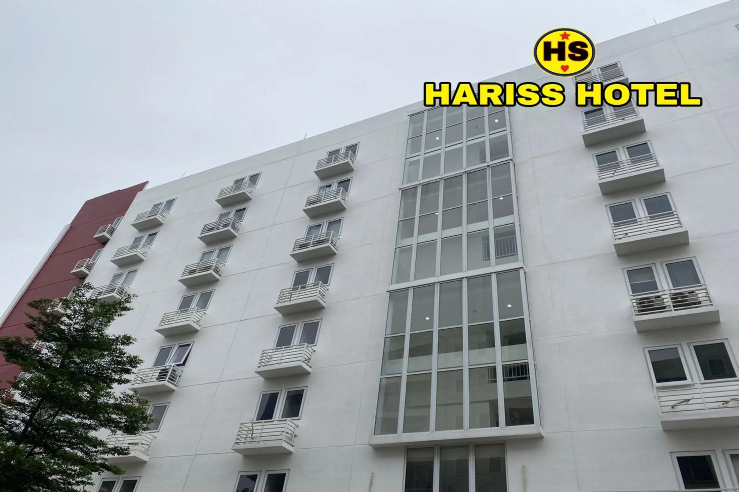 Property building in Hariss Inn Bandara