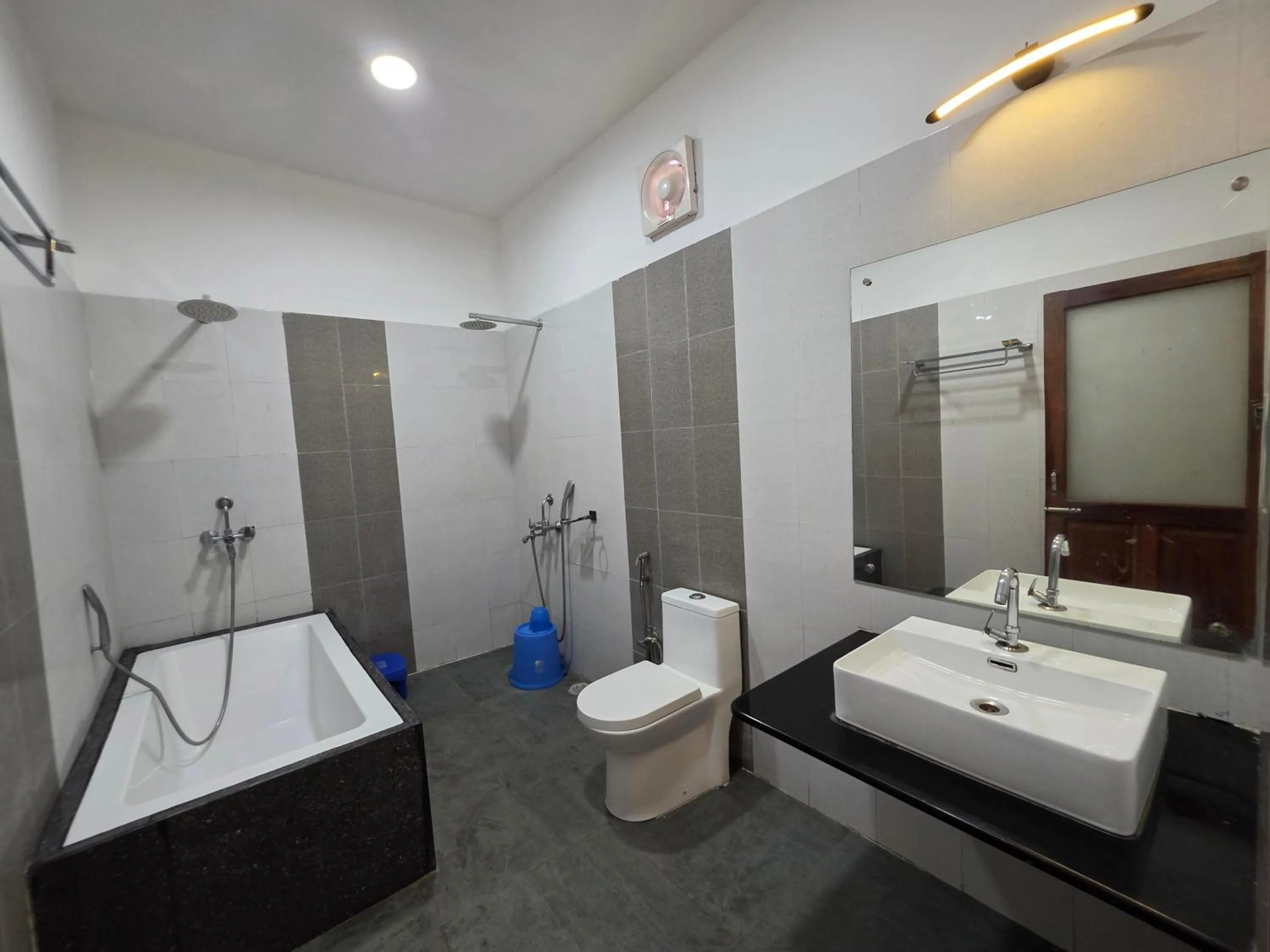 Shower in Lemon Grass Resort & Spa