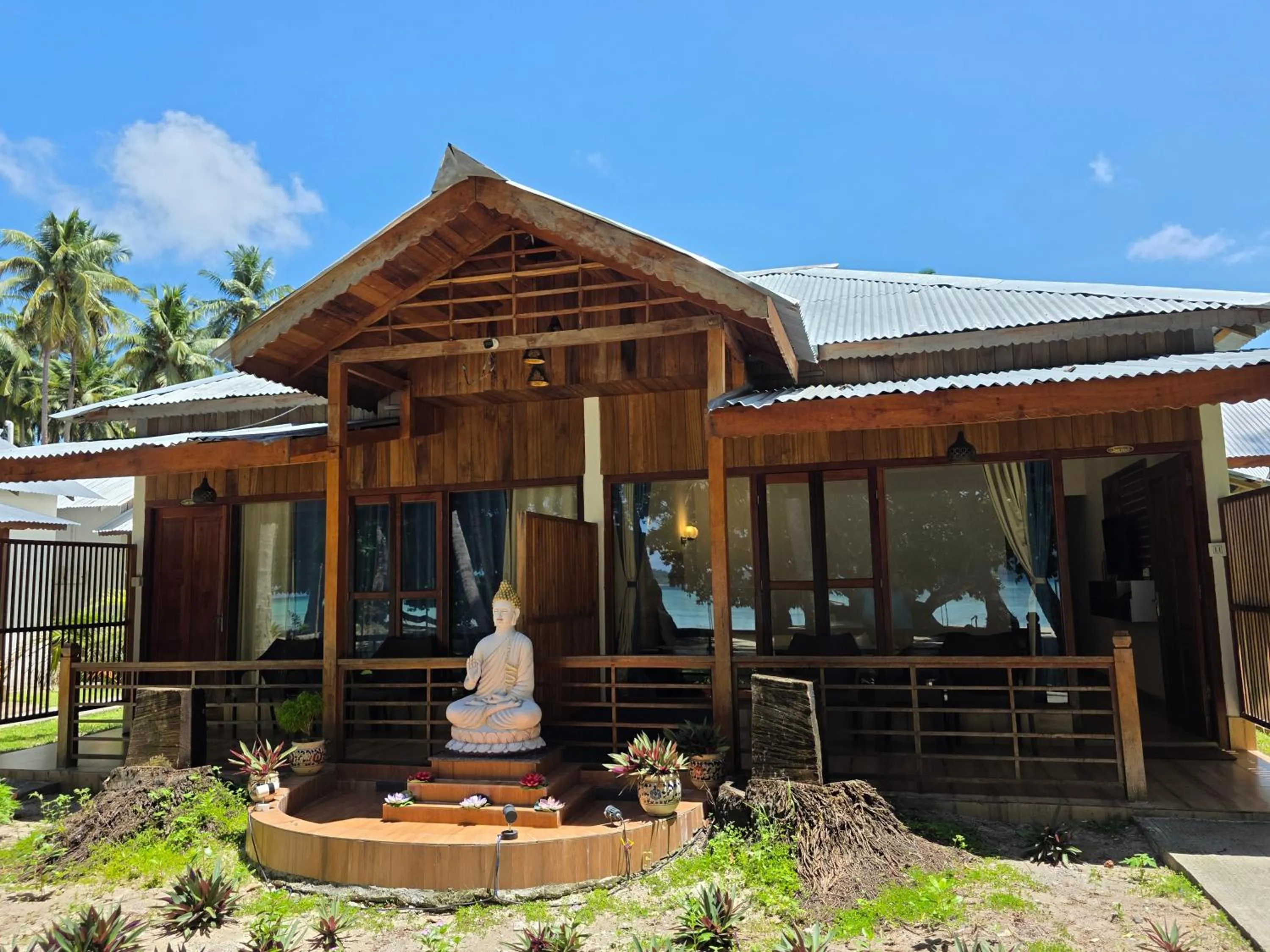 Property building in Lemon Grass Resort & Spa